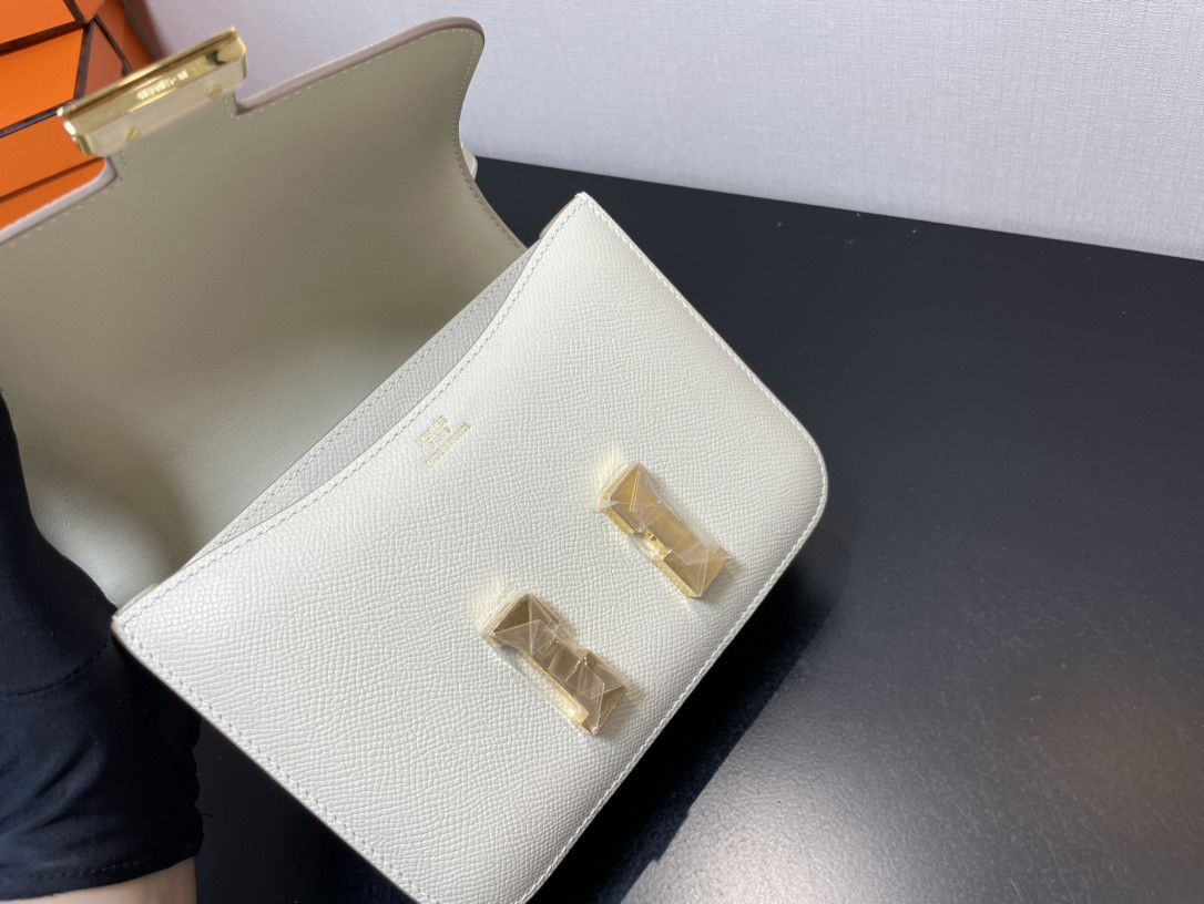 H**me5 Constance 24 White Epsom leather gold hardware 9.4"x5.9"x3"
