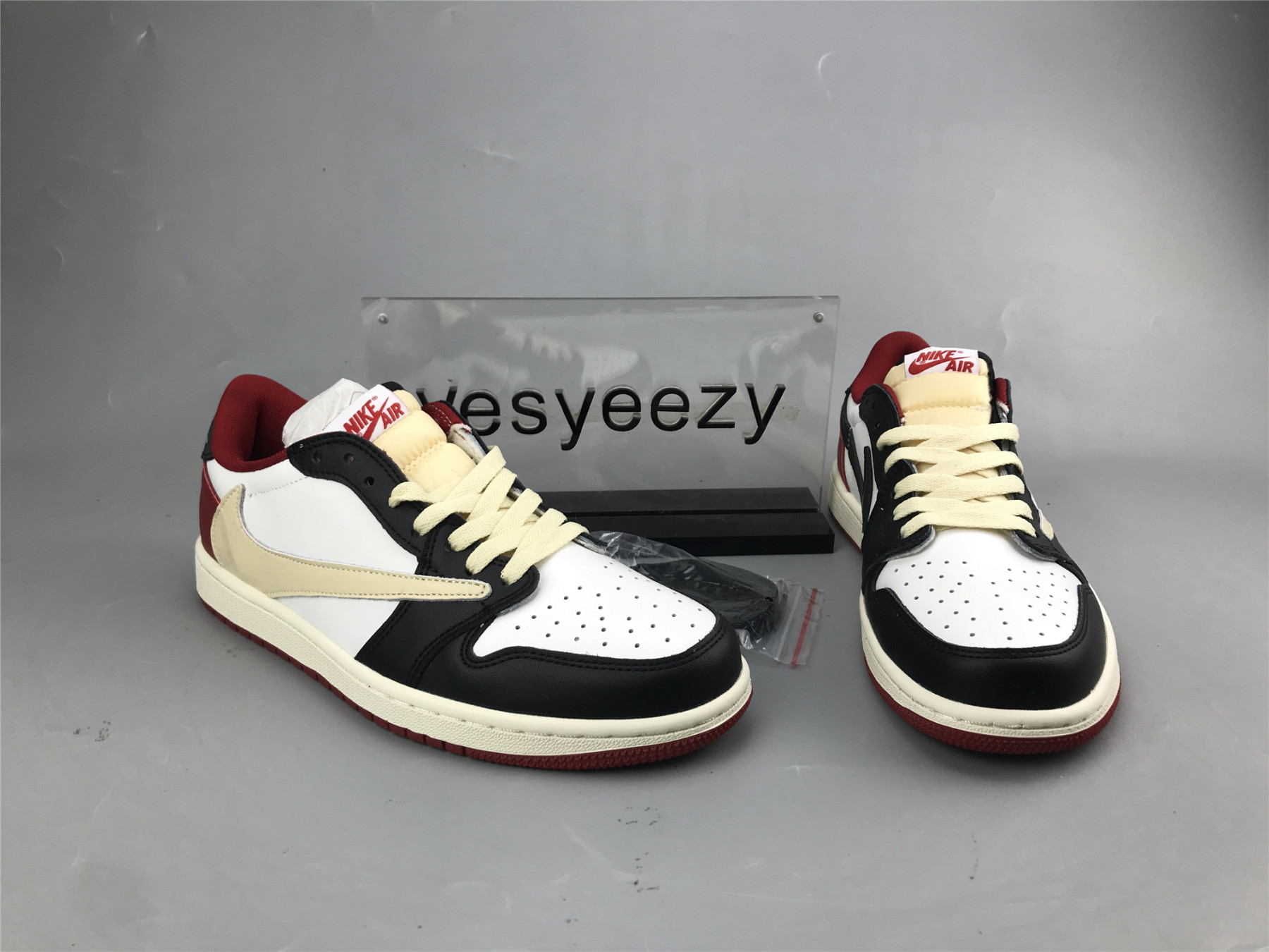 UA FRAGMENT X TRAVIS SCOTT X AIR JORDAN 1 LOW TSÂ
