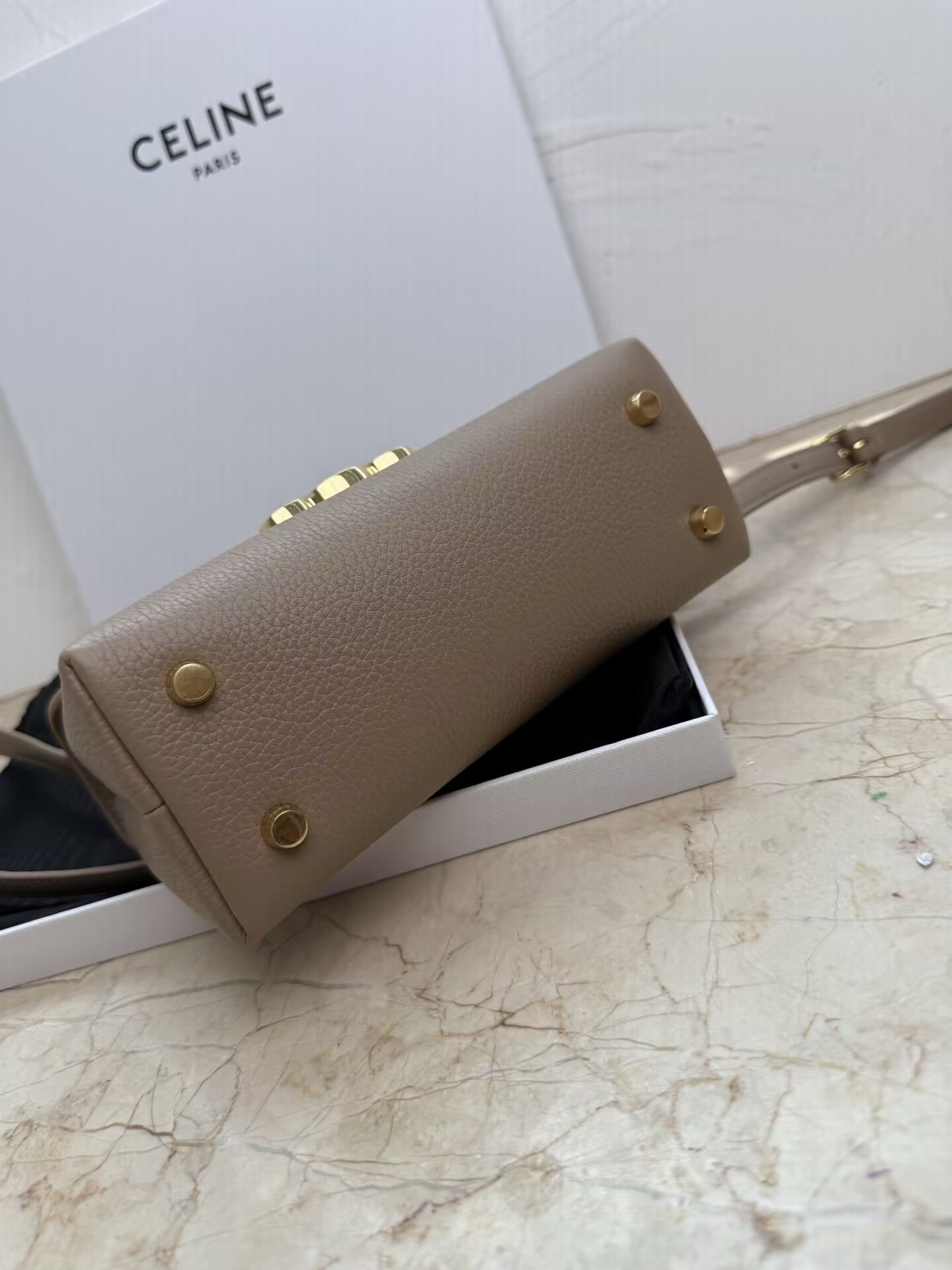 Ce1i*e Teen Nino Bag In S*pple Graind Calfskin 20.5x13x8cm