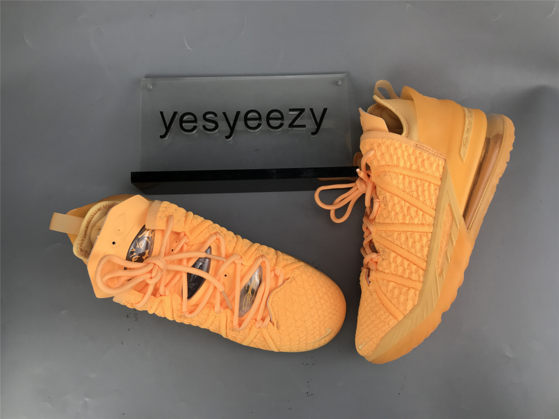 UA NIKE LEBRON 18 EP 