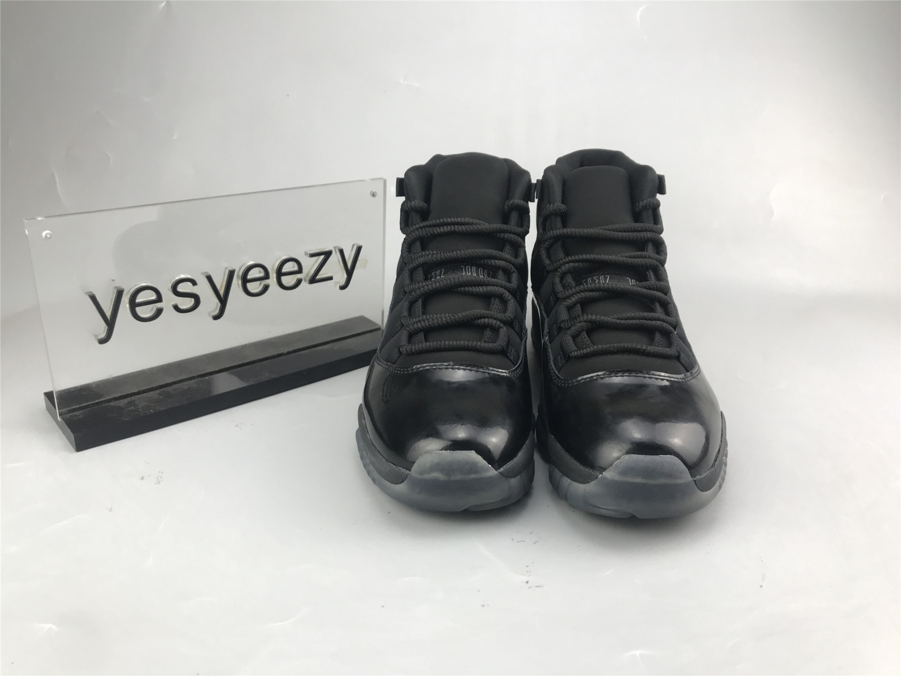 UA AIR JORDAN 11 RETRO 