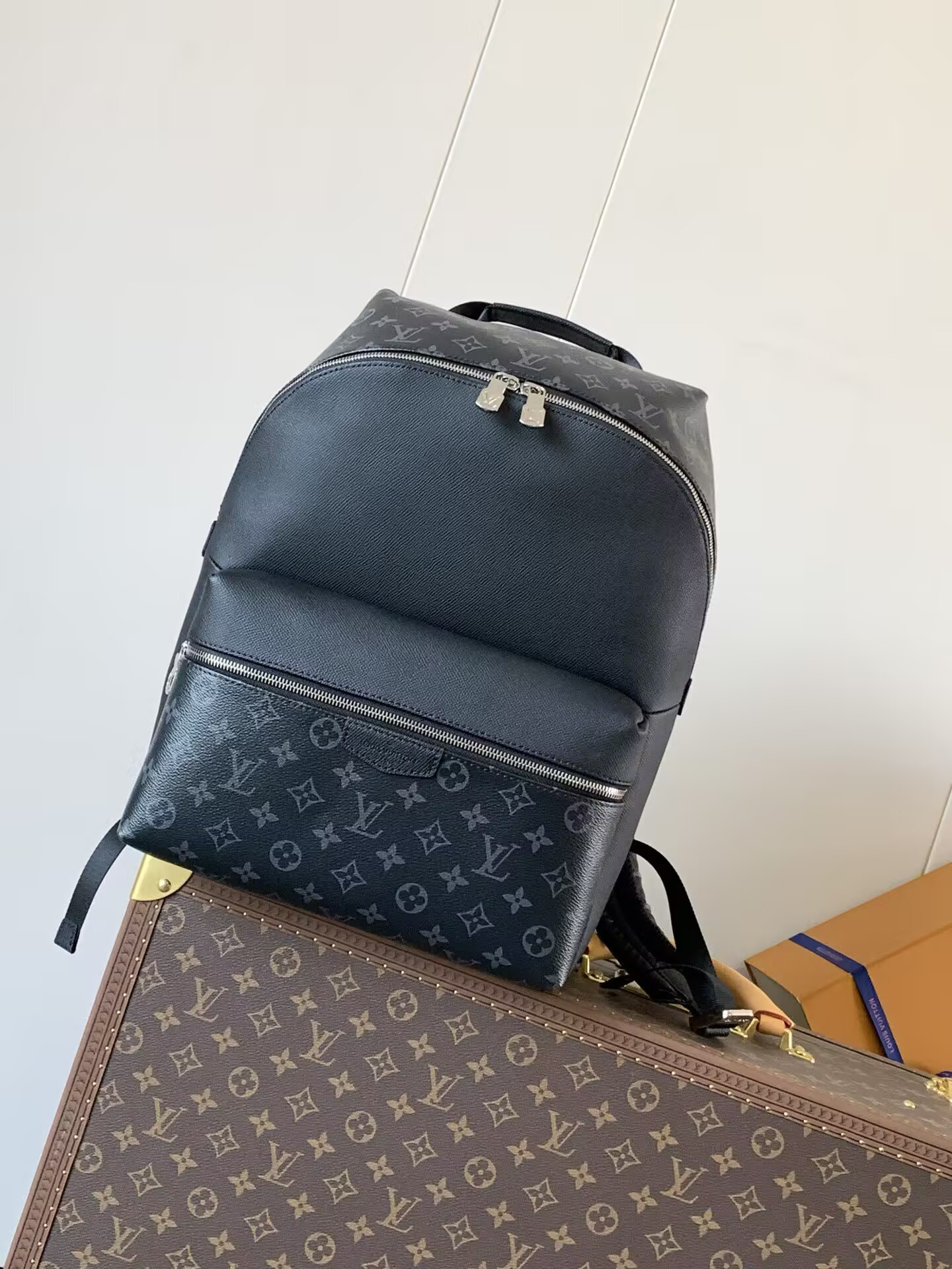 LV Discovery Backpack M30230 40x30x20cm