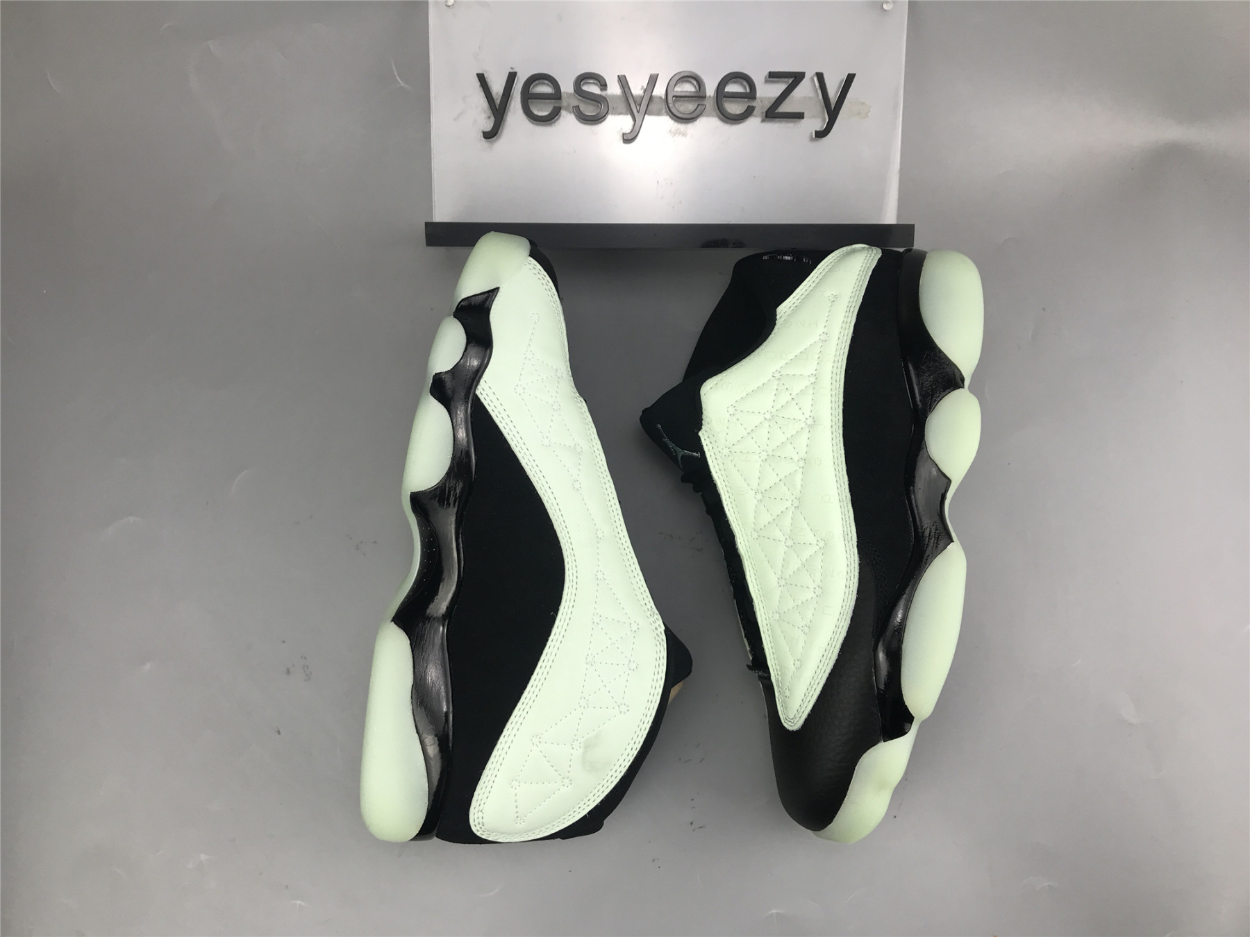 UA AIR JORDAN 13 RETRO LOW 