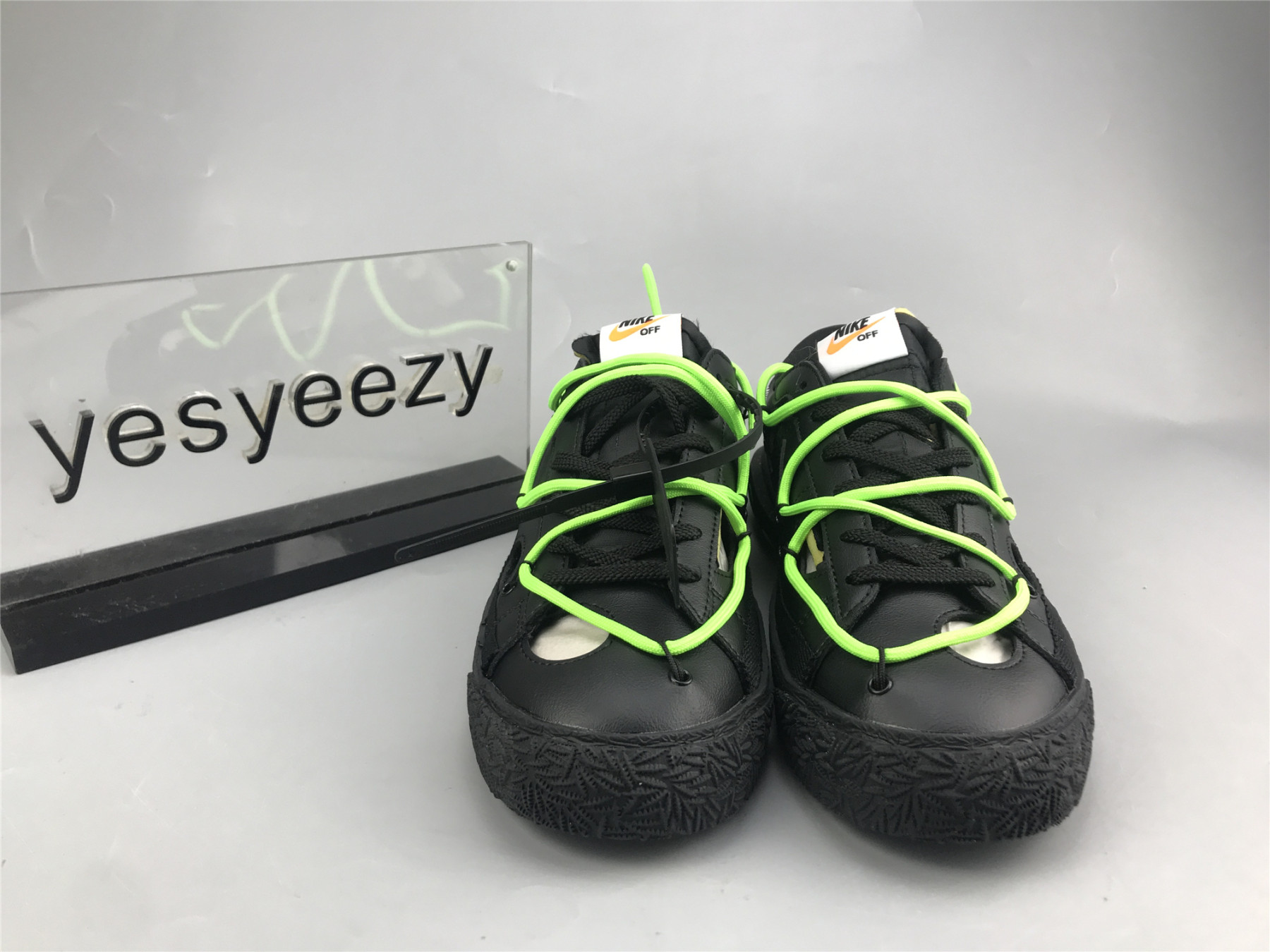 UA NIKE OFF-WHITE X BLAZER LOW 