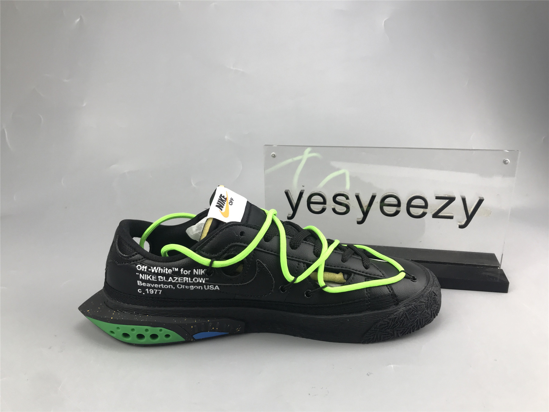 UA NIKE OFF-WHITE X BLAZER LOW 