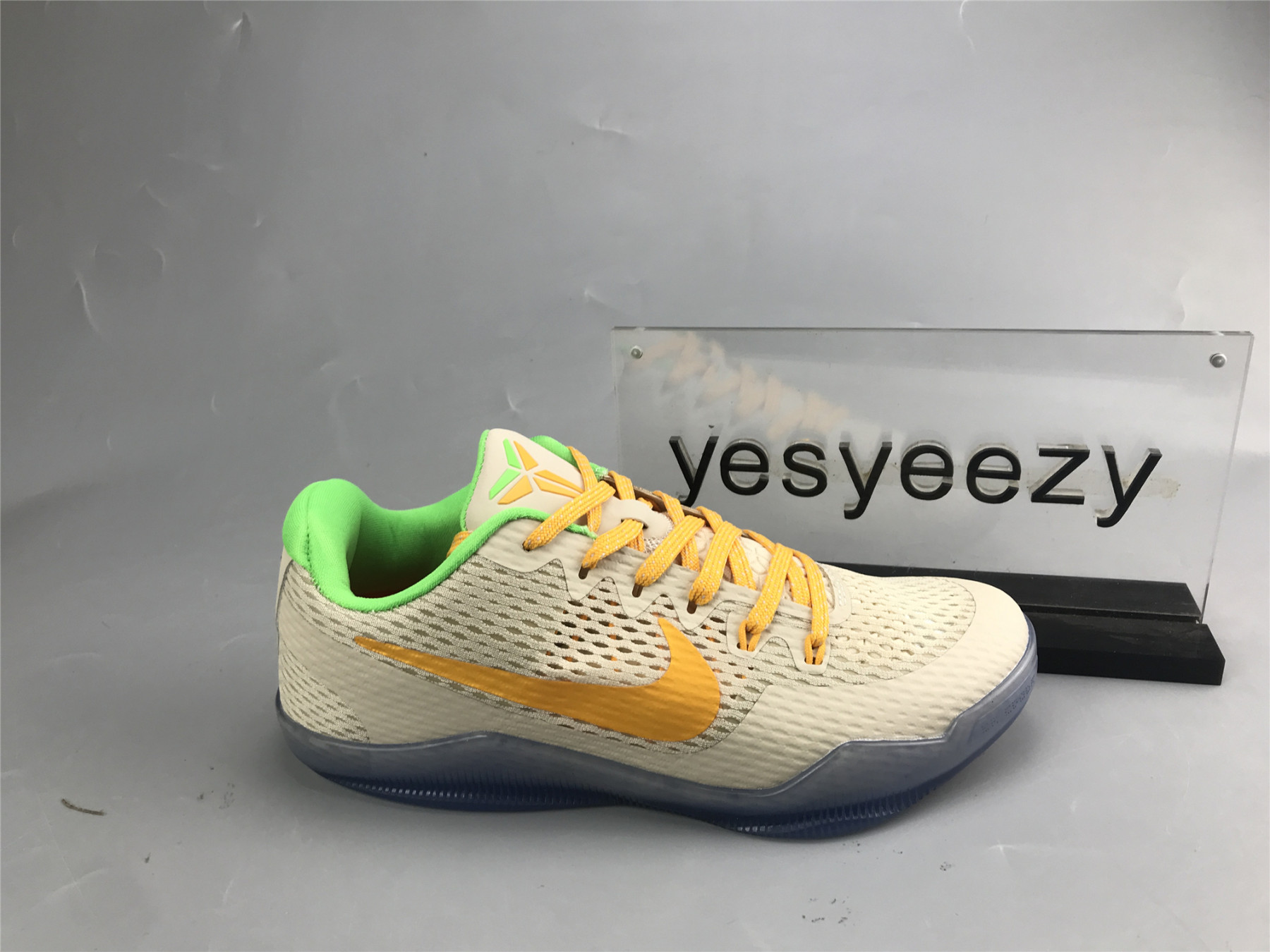 UA NIKE KOBE 11 