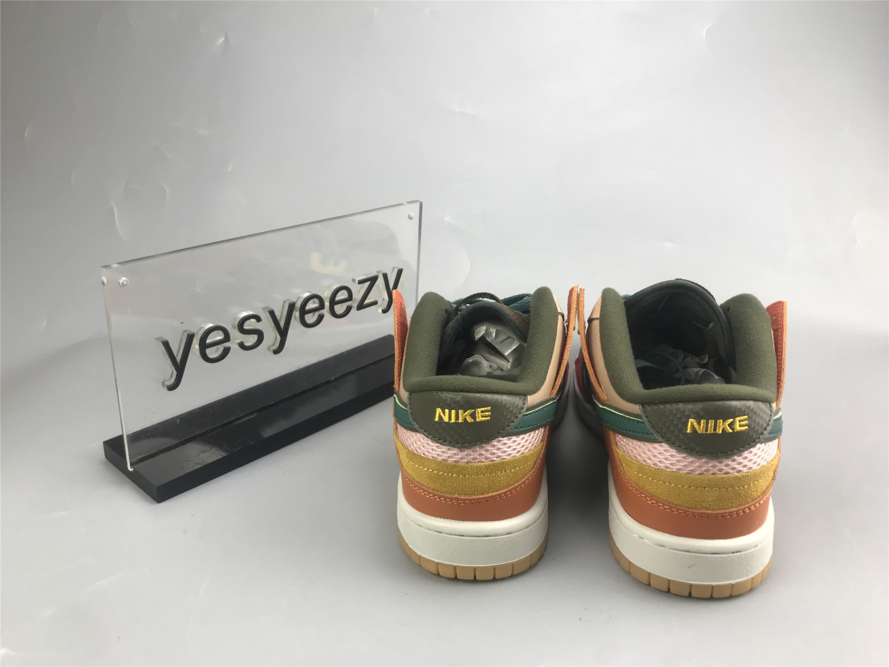 UA NIKE DUNK LOW 