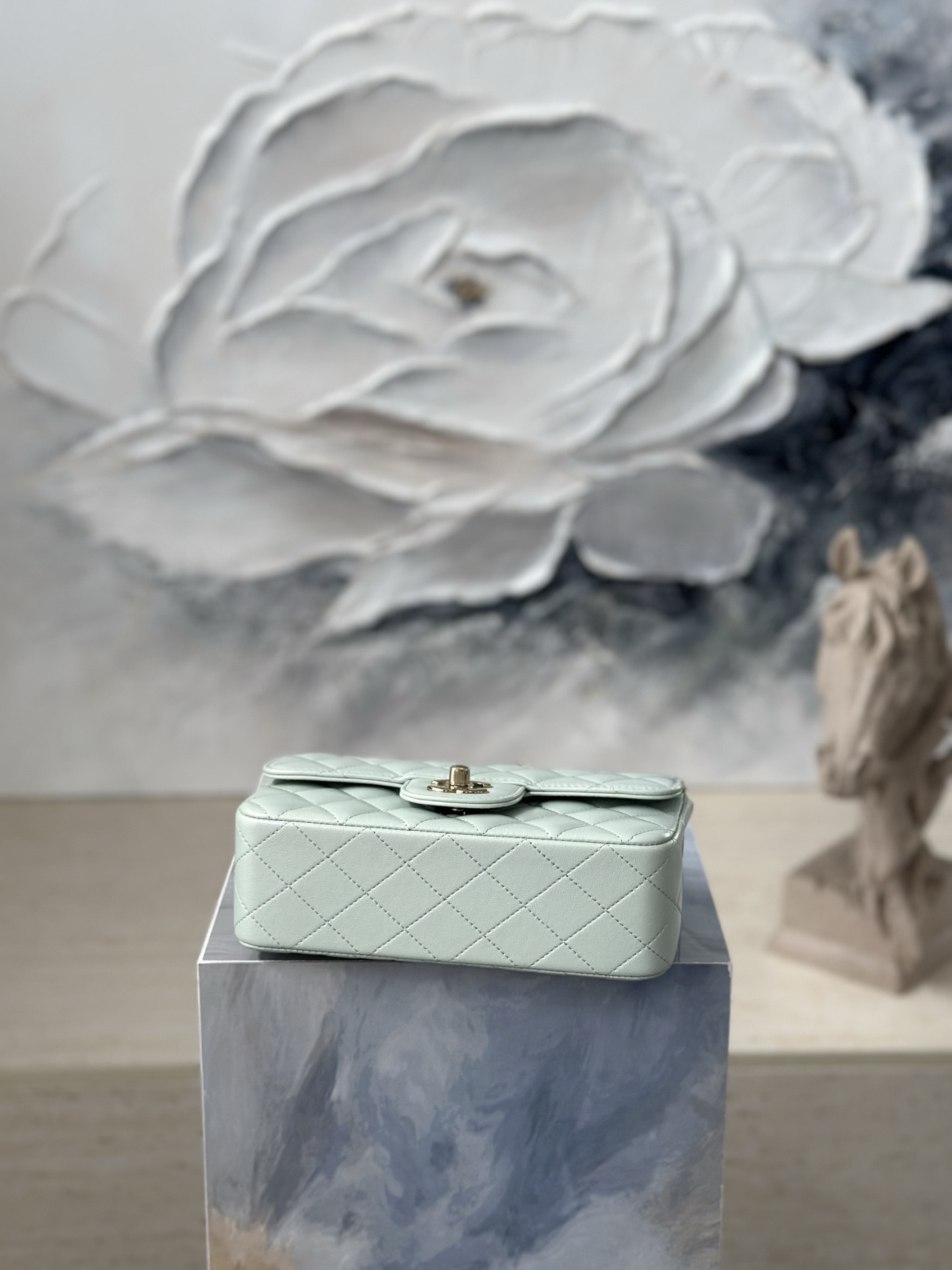 Ch**el Flap Bag Pearlescent AS1116 20x12x6cm