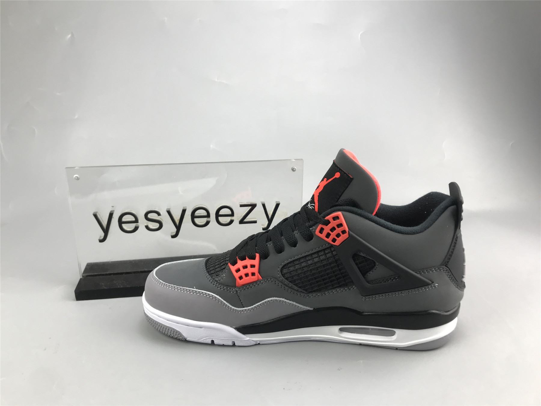 UA AIR JORDAN 4 RETRO 