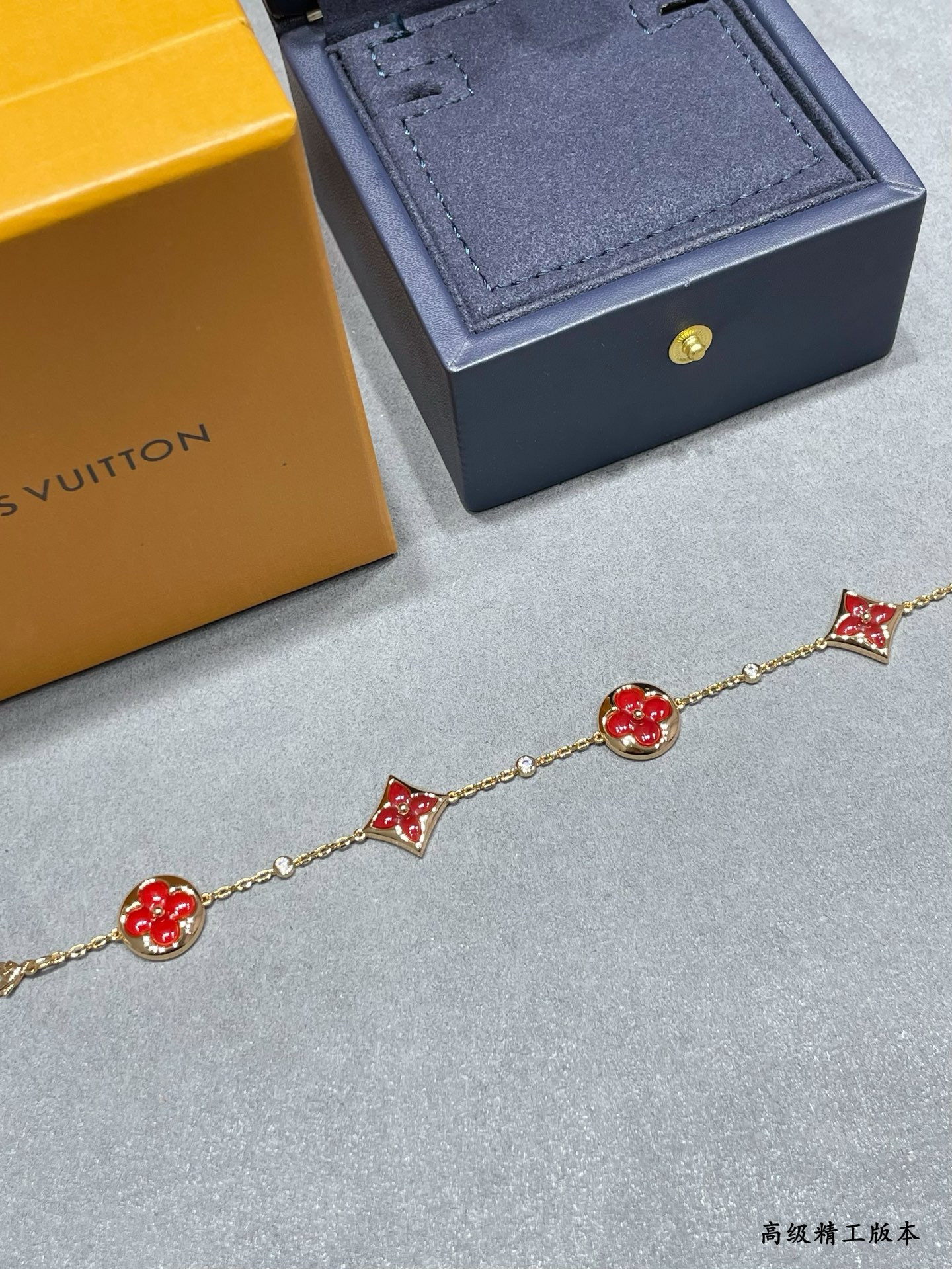 L0vis Vvtt0n Large Red Agate Four Flower Bracelet