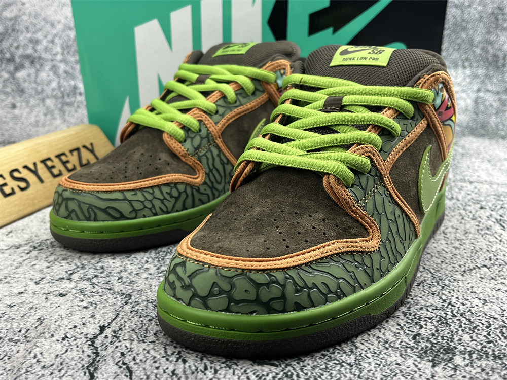 UA  NIKE SB DUNK LOW 