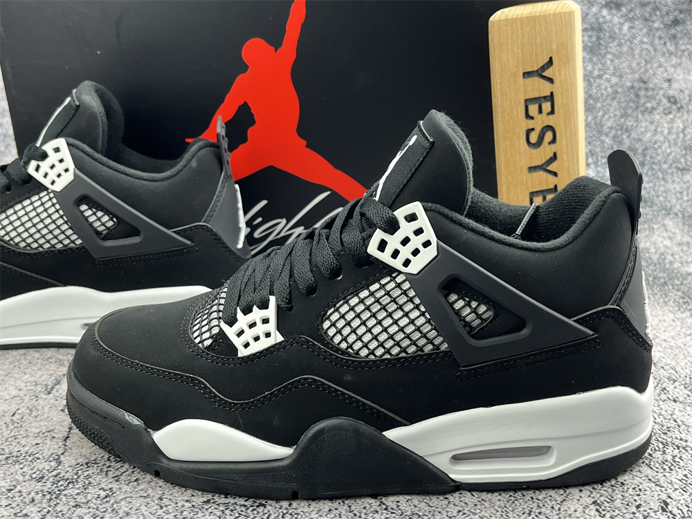 UA WMNS AIR JORDAN 4 RETRO BLACK