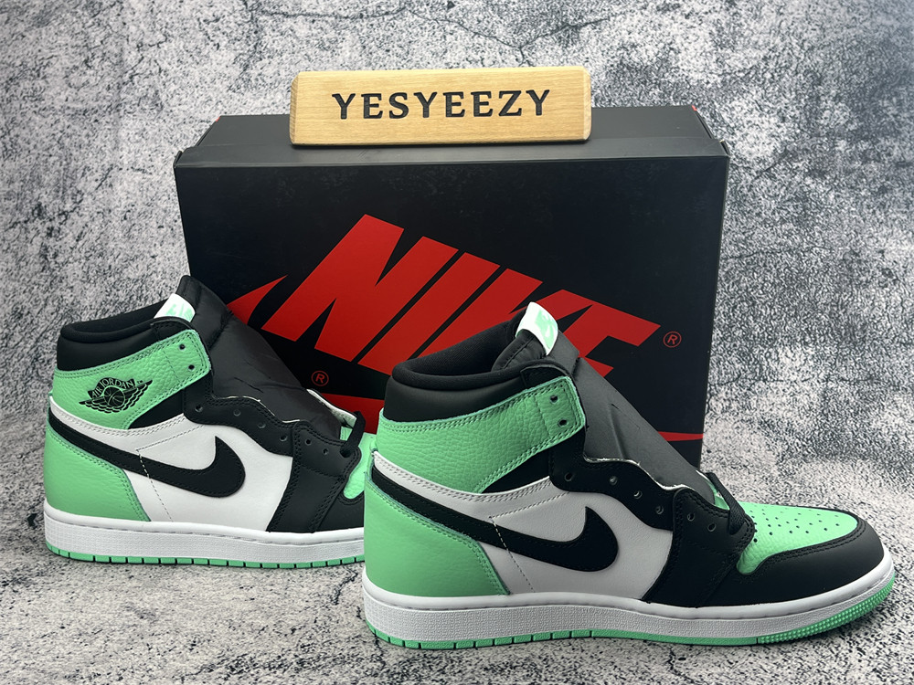UA AIR JORDAN 1 RETRO HIGH OG 'GREEN GLOW'