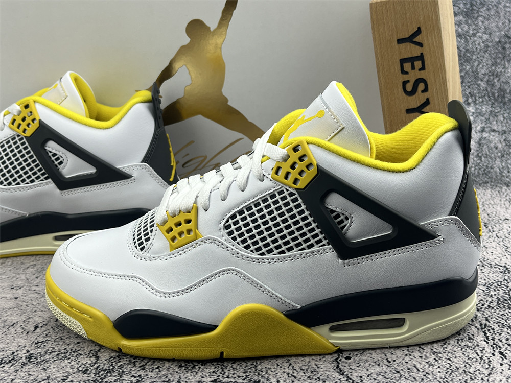 UA WMNS AIR JORDAN 4 RETRO 