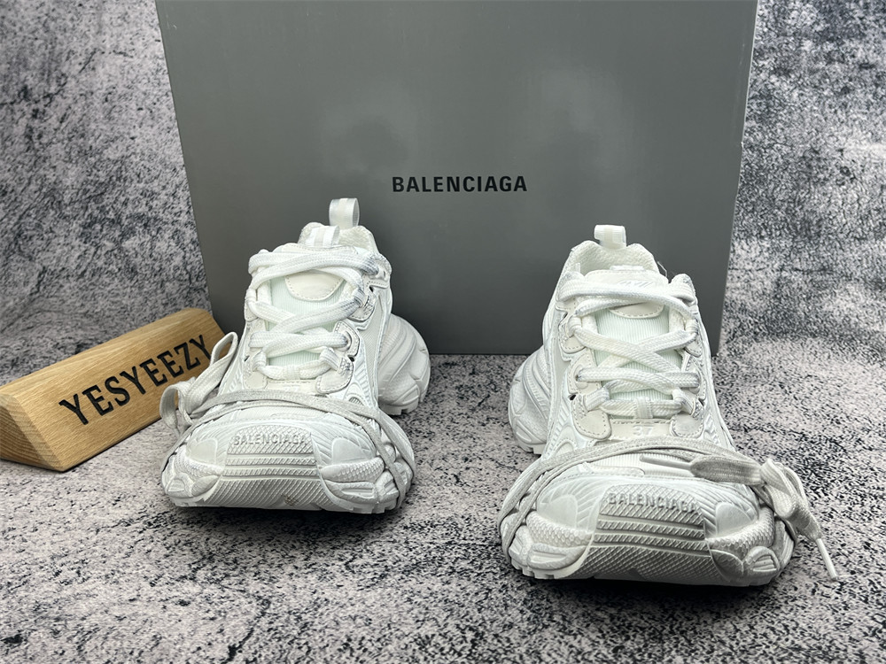 UA Balenciga 3XL Snow White