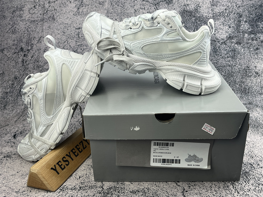 UA Balenciga 3XL Snow White