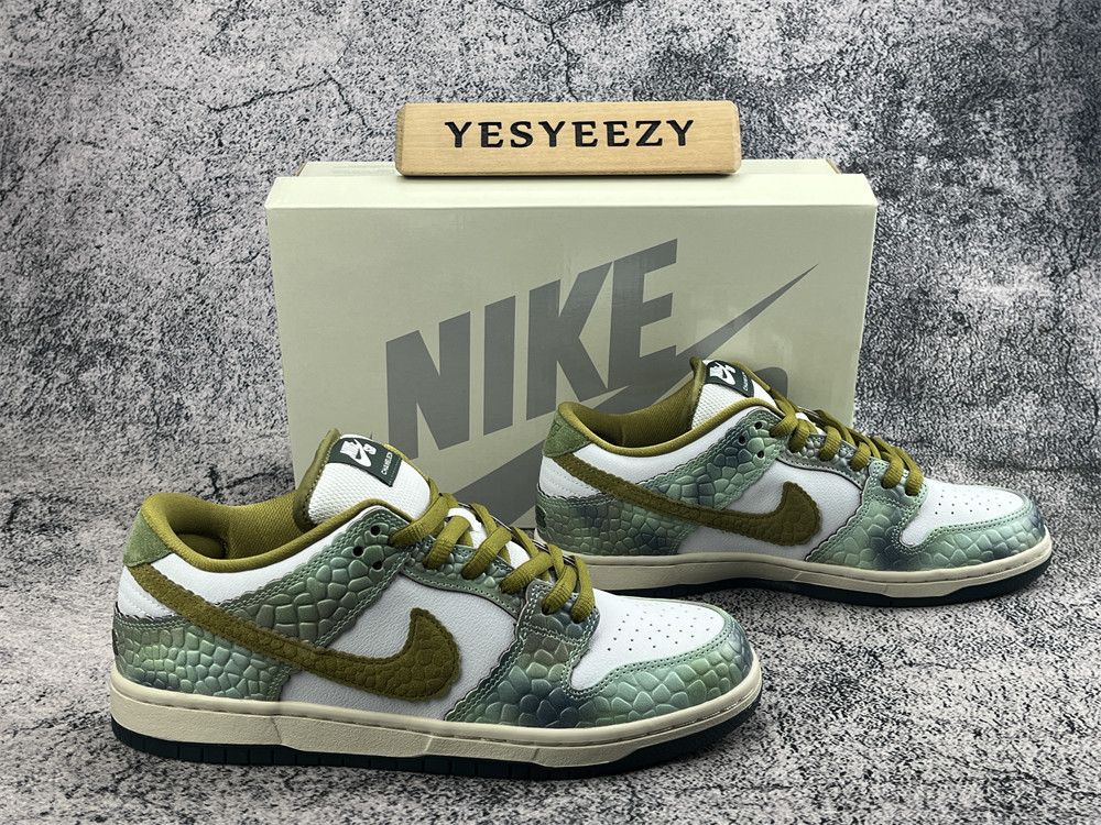 UA Nike SB Dunk Low