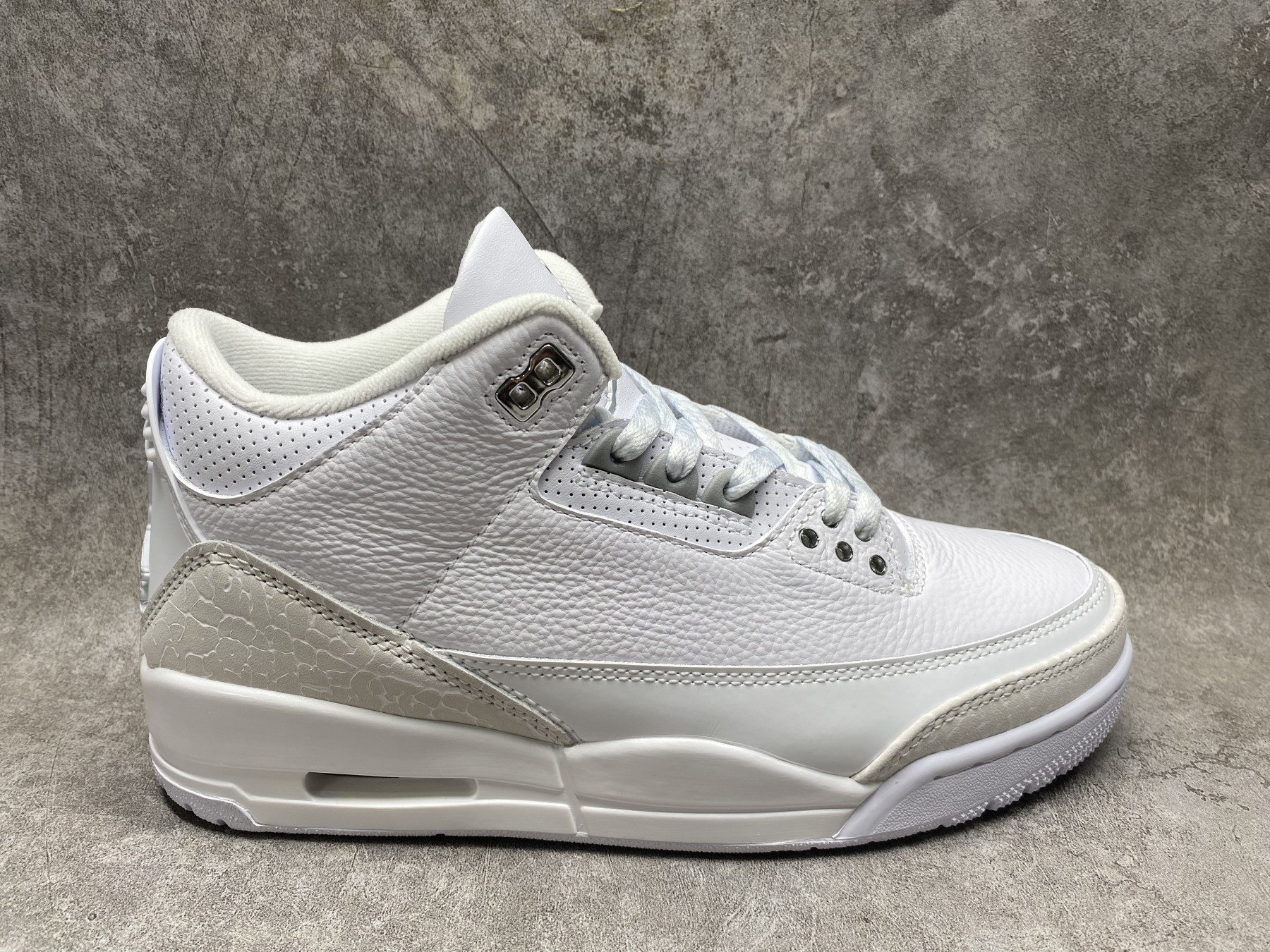 UA Air Jordan 3 Retro