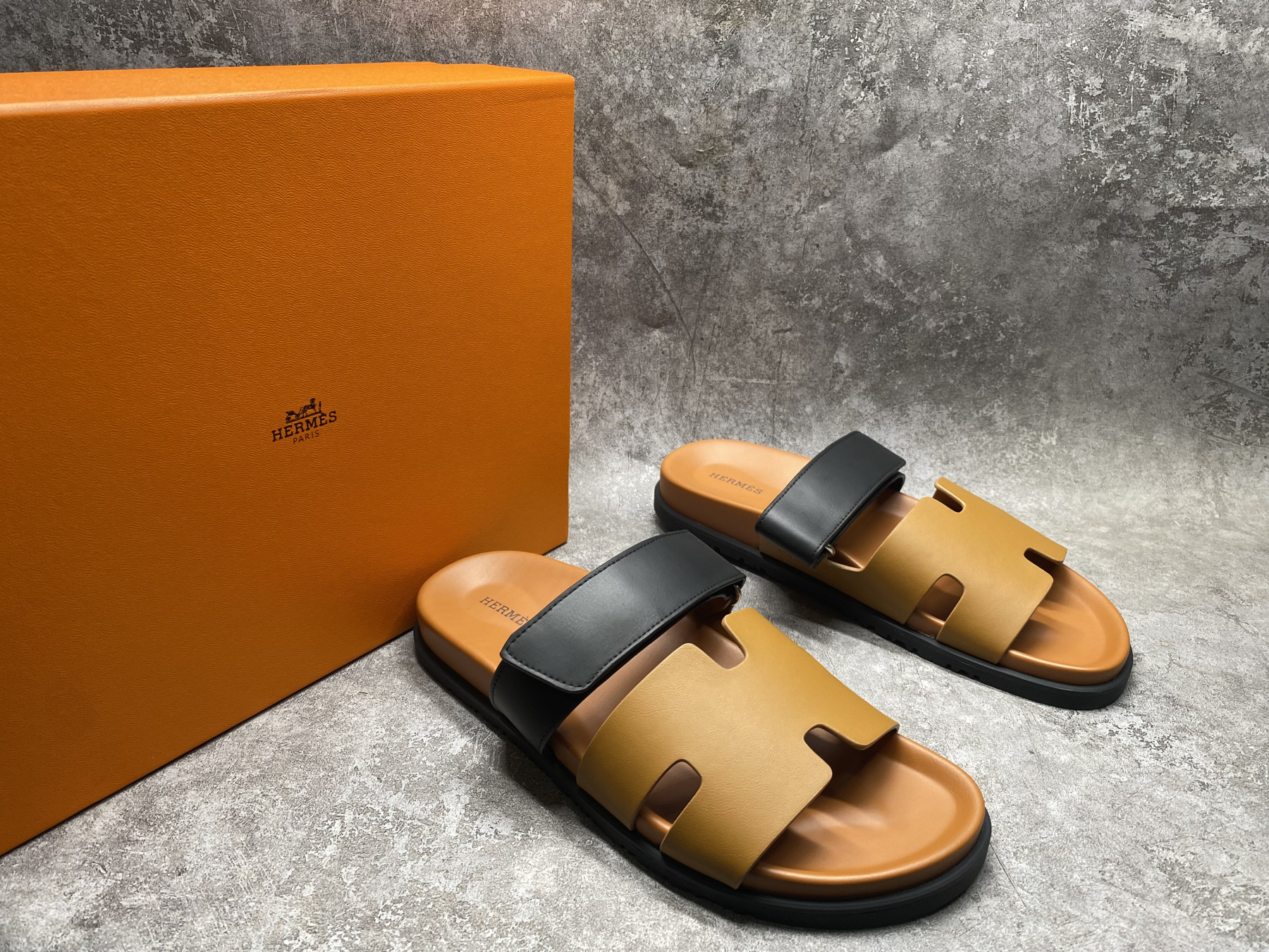 UA H**me5 Chypre Sandal