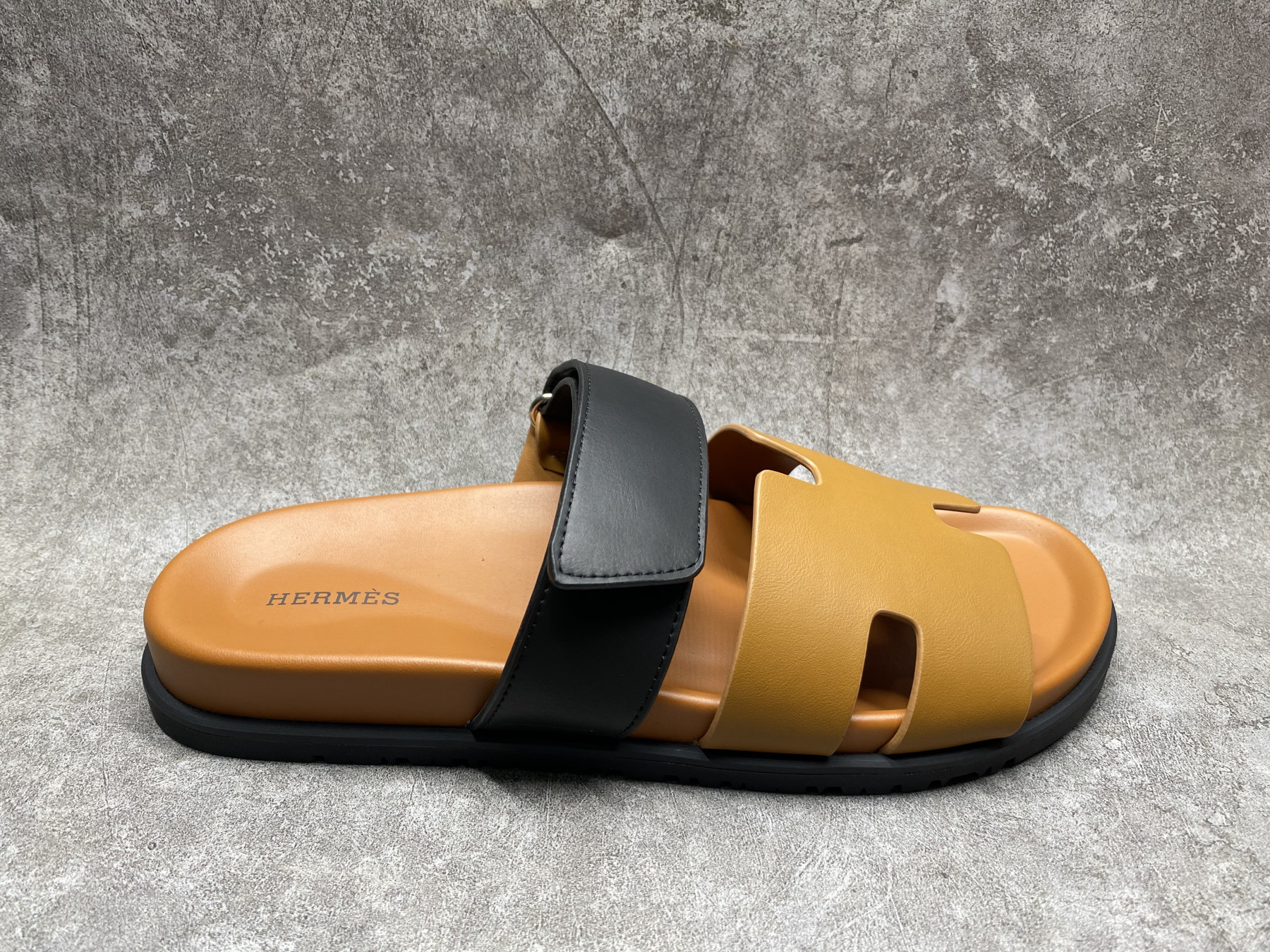 UA H**me5 Chypre Sandal