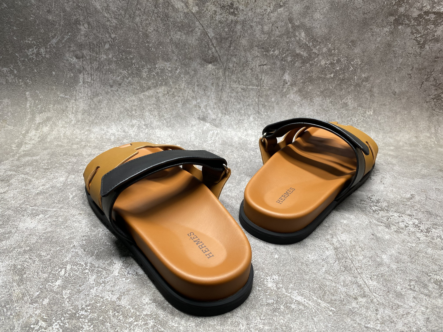 UA H**me5 Chypre Sandal