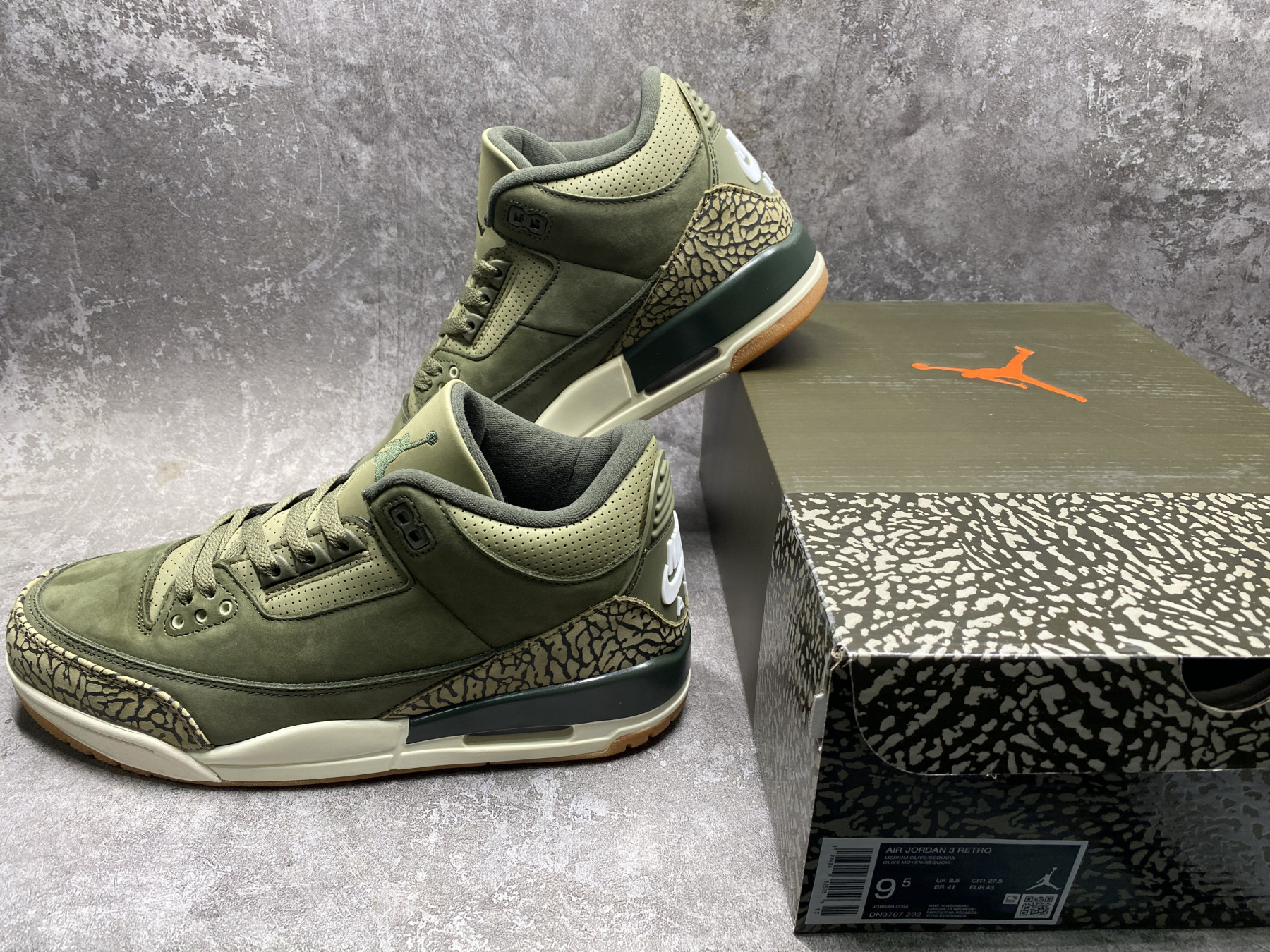 UA Jordan 3 Retro