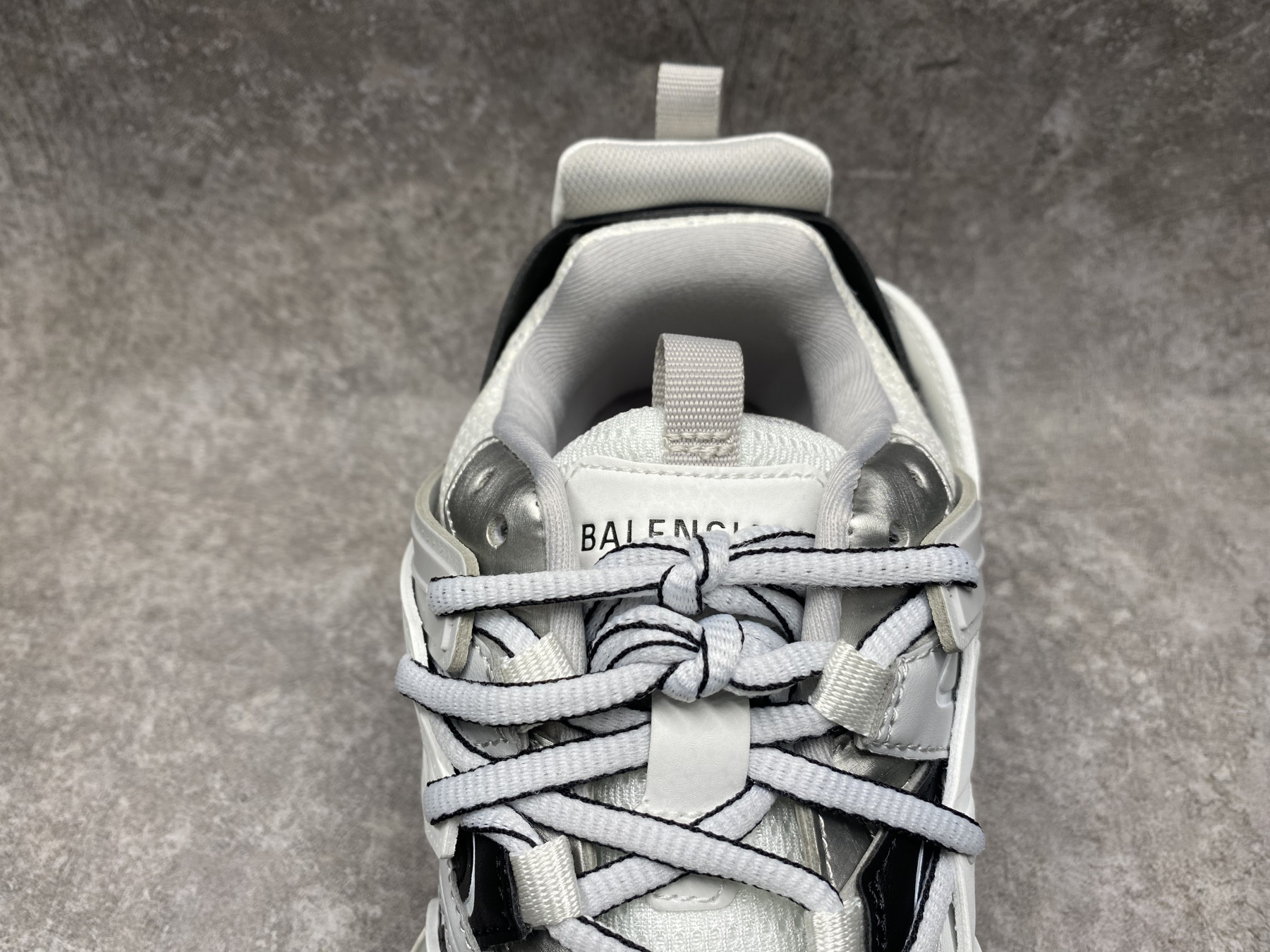 ua Ba1en*iaga track sneaker