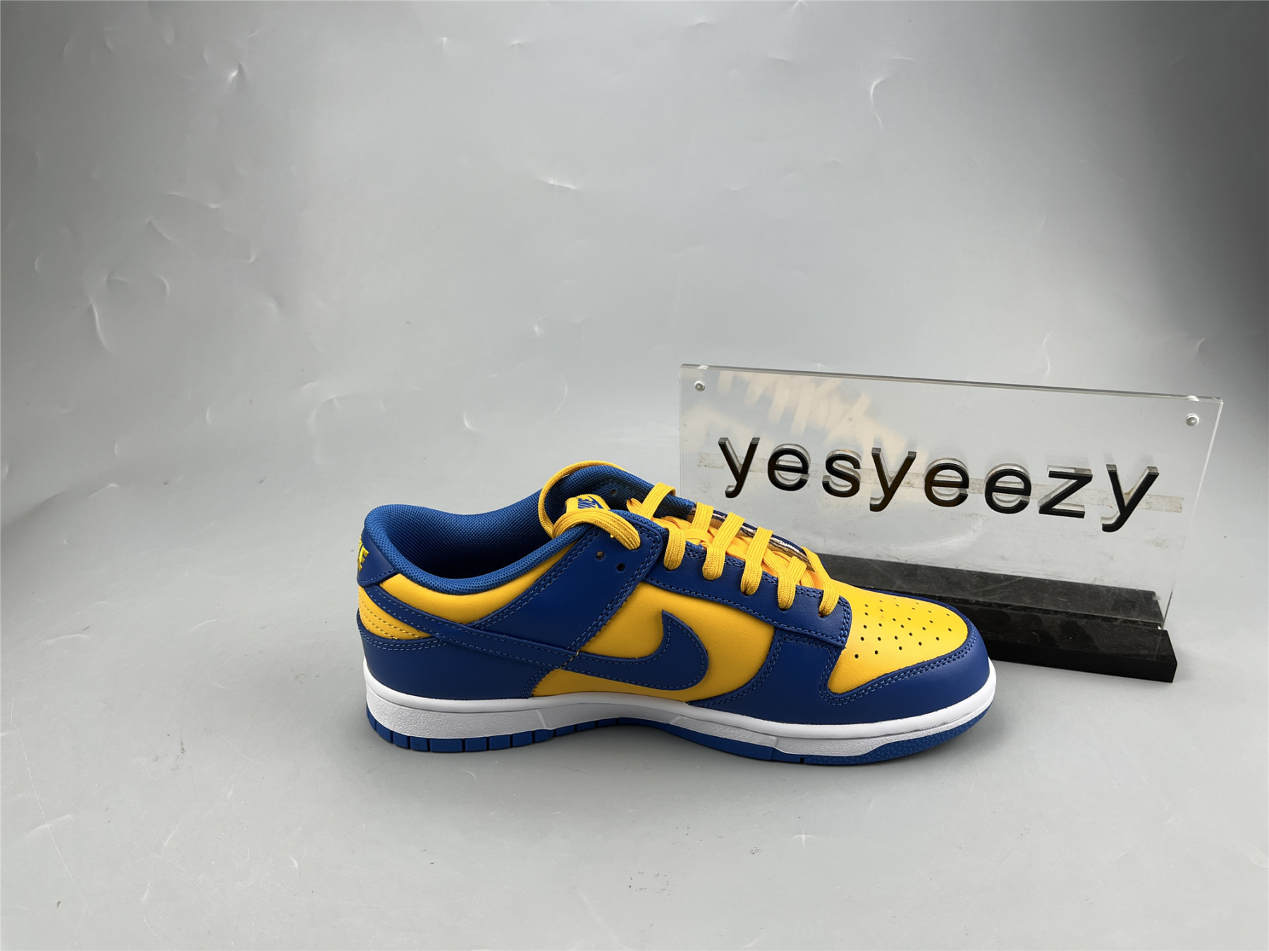 UA NIKE DUNK LOW UCLA