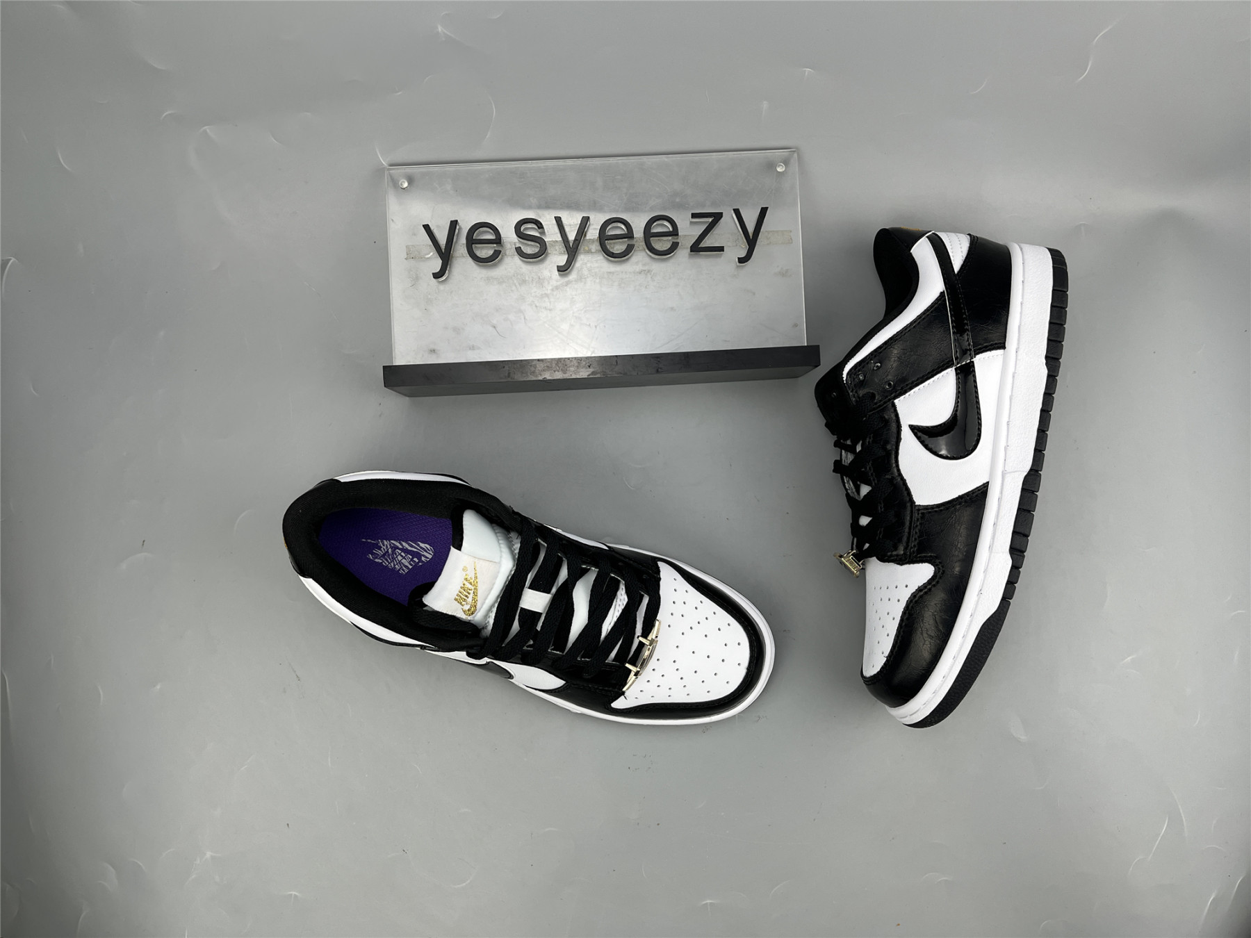 UA NIKE DUNK LOW 