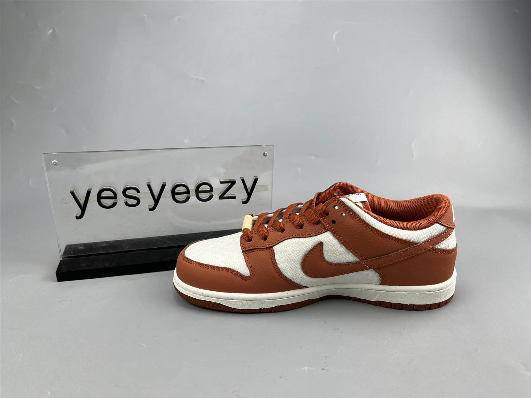 UA NIKE WMNS DUNK LOW RETRO 