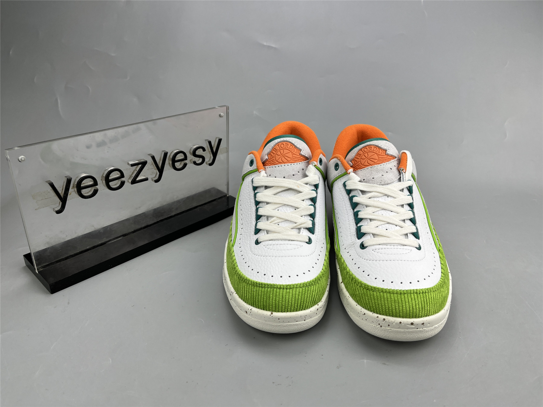 UA TITAN X WMNS AIR JORDAN 2 RETRO LOW