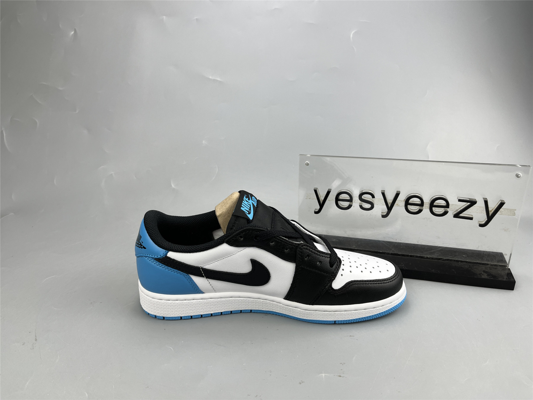 UA AIR JORDAN 1 RETRO LOW OG 