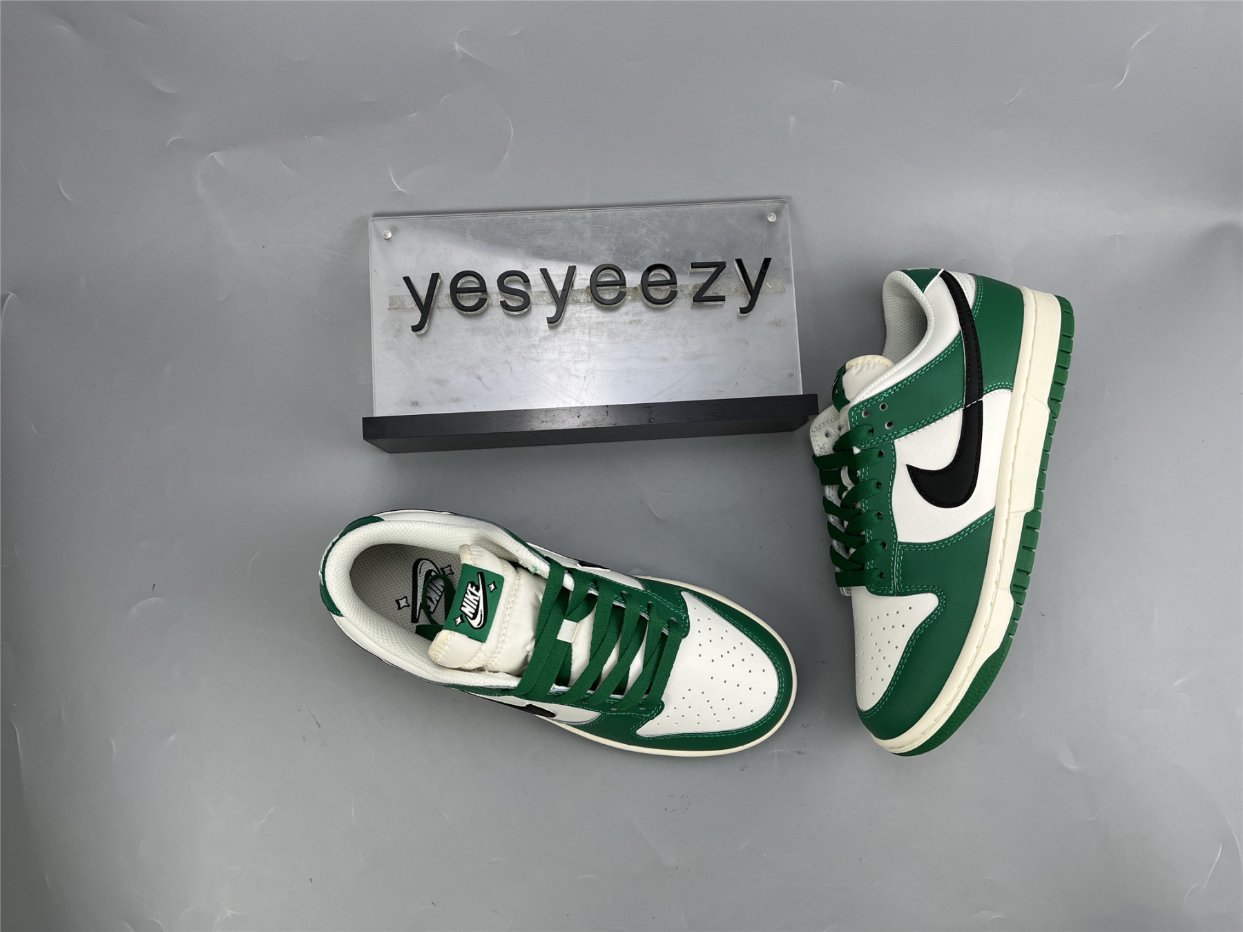 UA NIKE DUNK LOW SE 