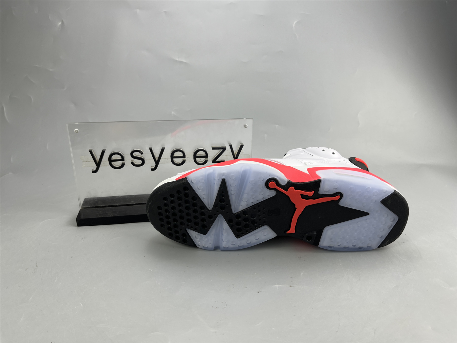 UA  AIR JORDAN 6 RETRO 