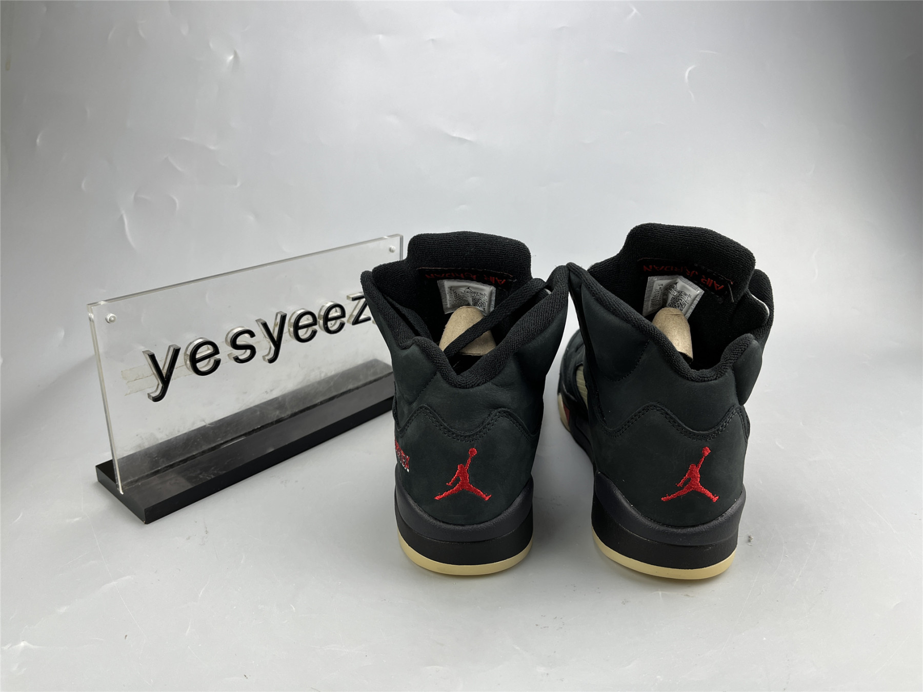 UA WMNS AIR JORDAN 5 GORE-TEX 