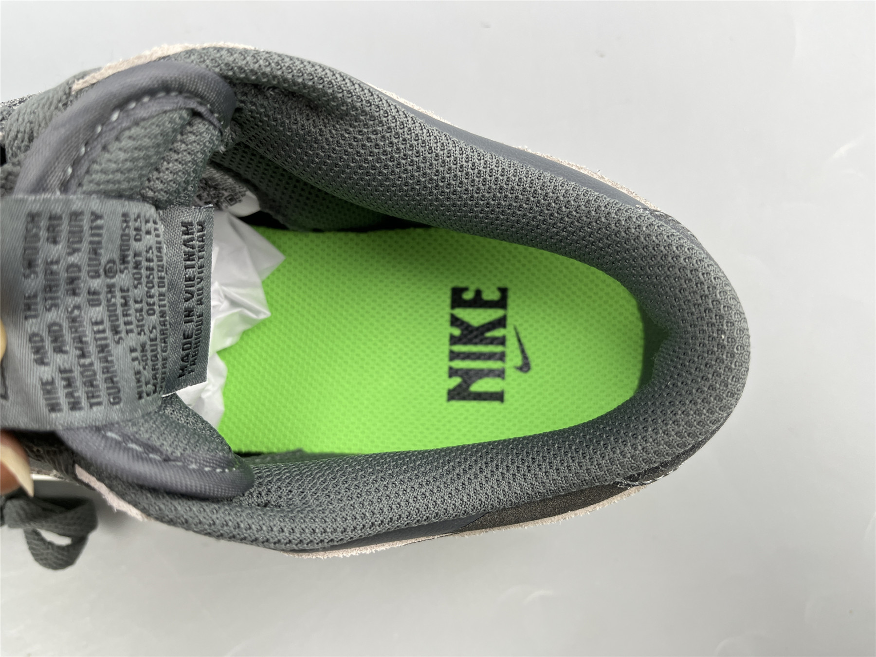 UA NIKE DUNK LOW SE 