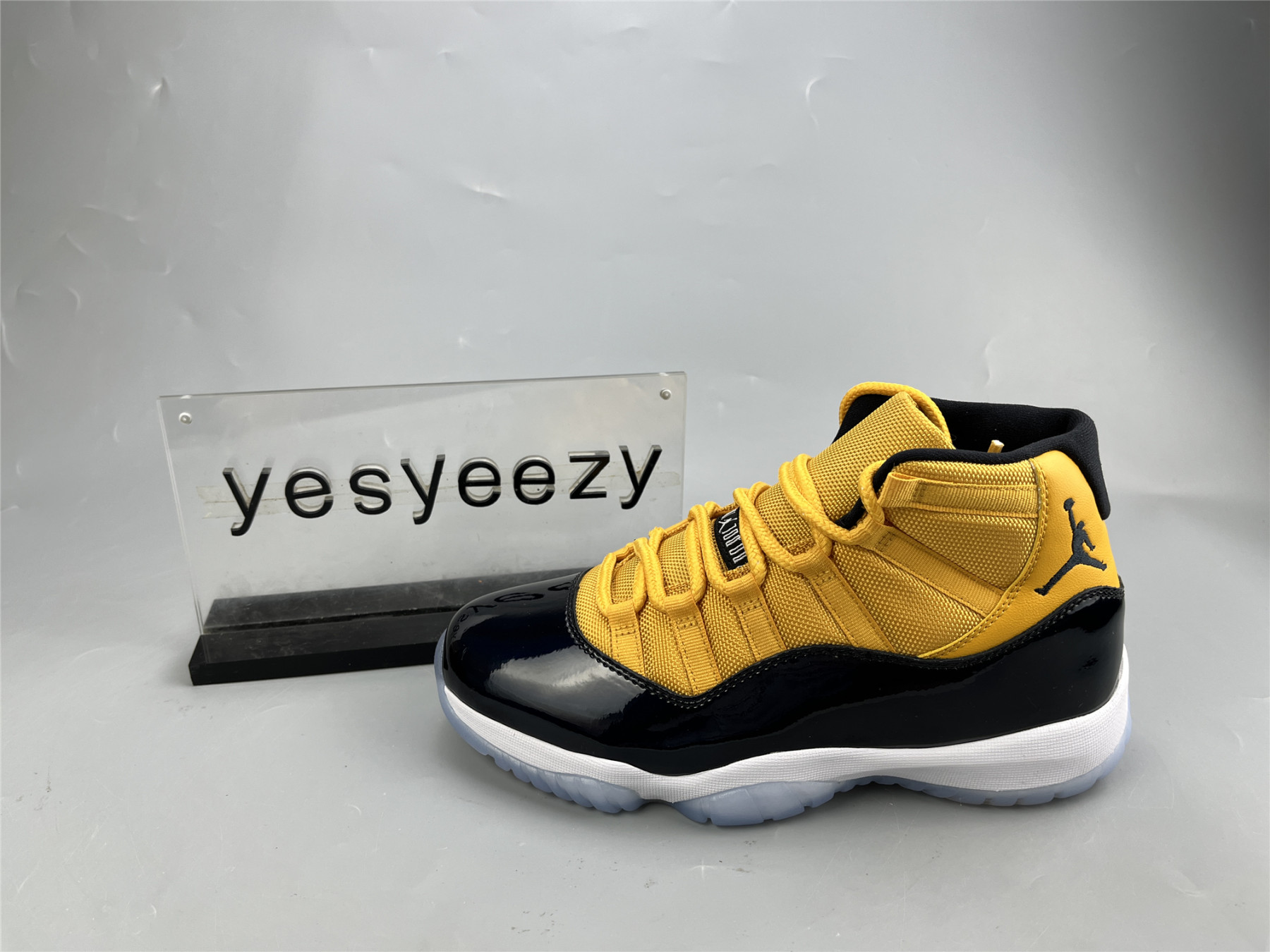 UA AIR JORDAN 11 RETRO BLACK YELLOW