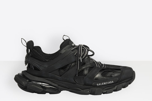 UA TRACK TRAINERS IN BLACK MESH AND NYLON LED SNEAKER