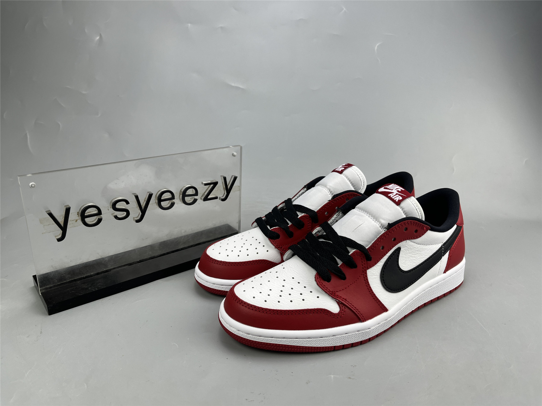 UA AIR JORDAN 1 RETRO LOW OG 