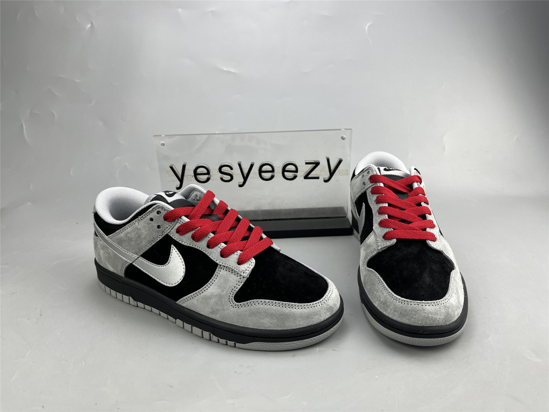 UA NIKE DUNK LOW GREY BLACK