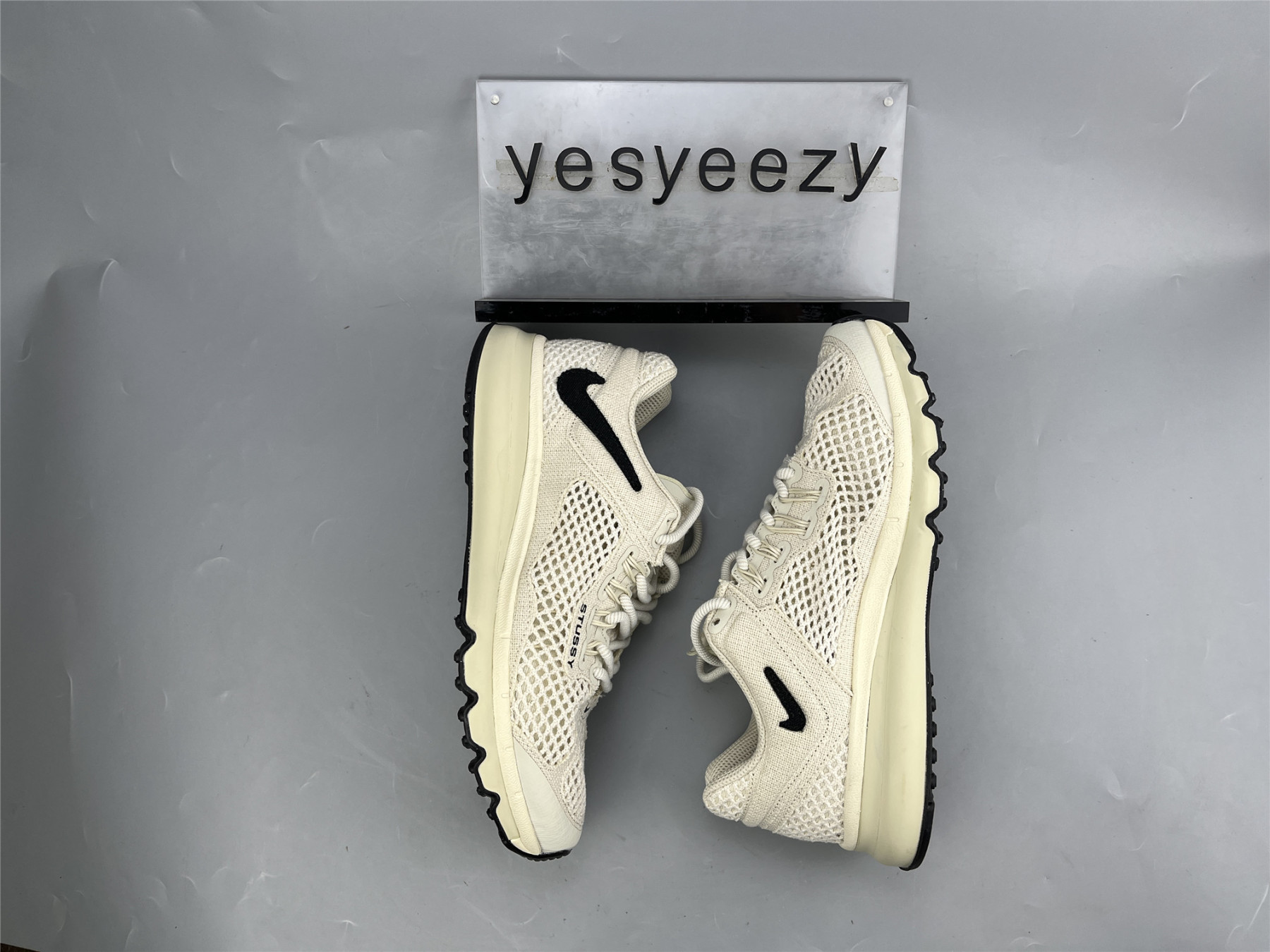UA NIKE STUSSY X AIR MAX 2013 
