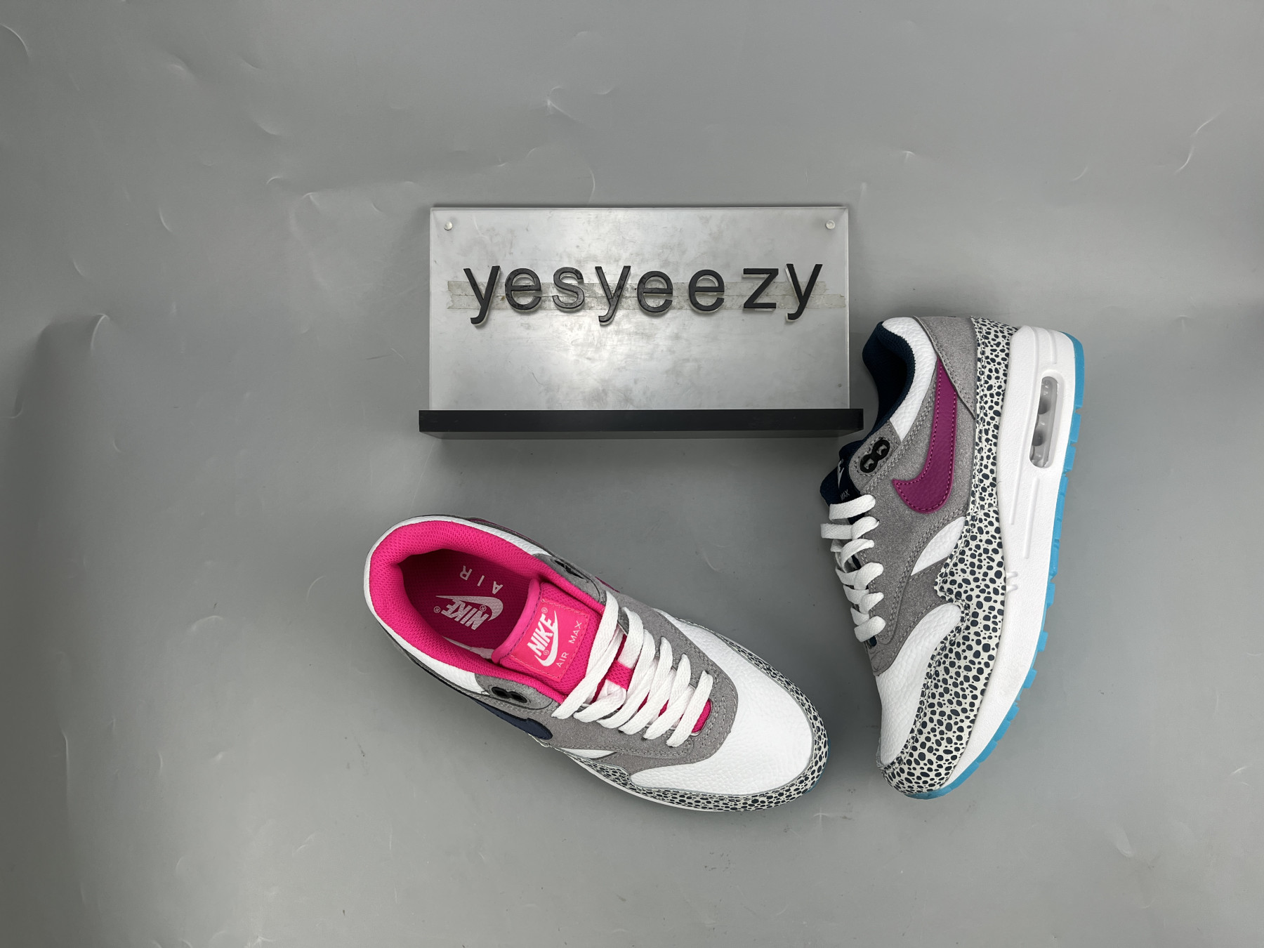 UA NIKE AIR MAX 1 GREY WHITE