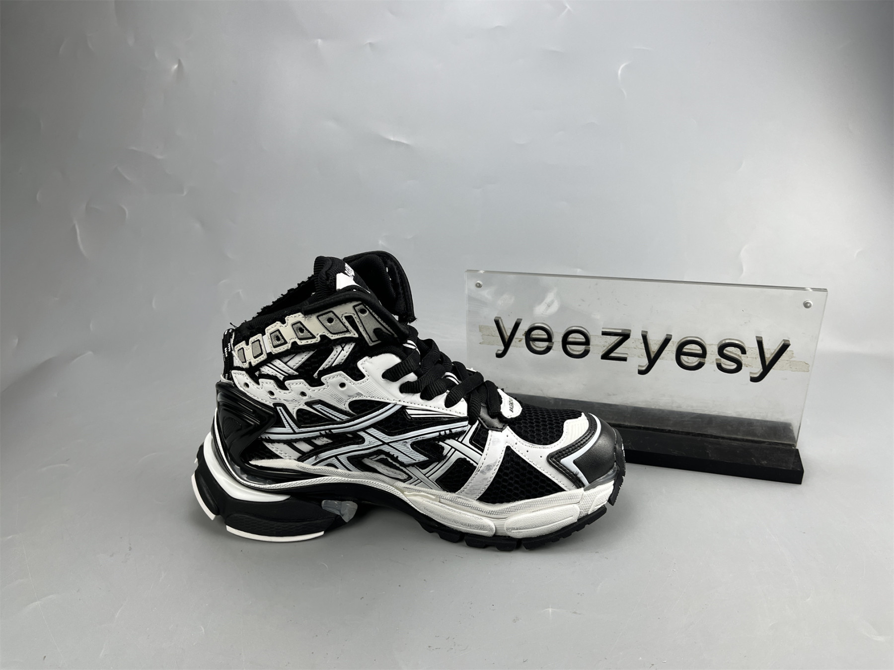 UA RUNNER HIGHTOP WHITE BLACK
