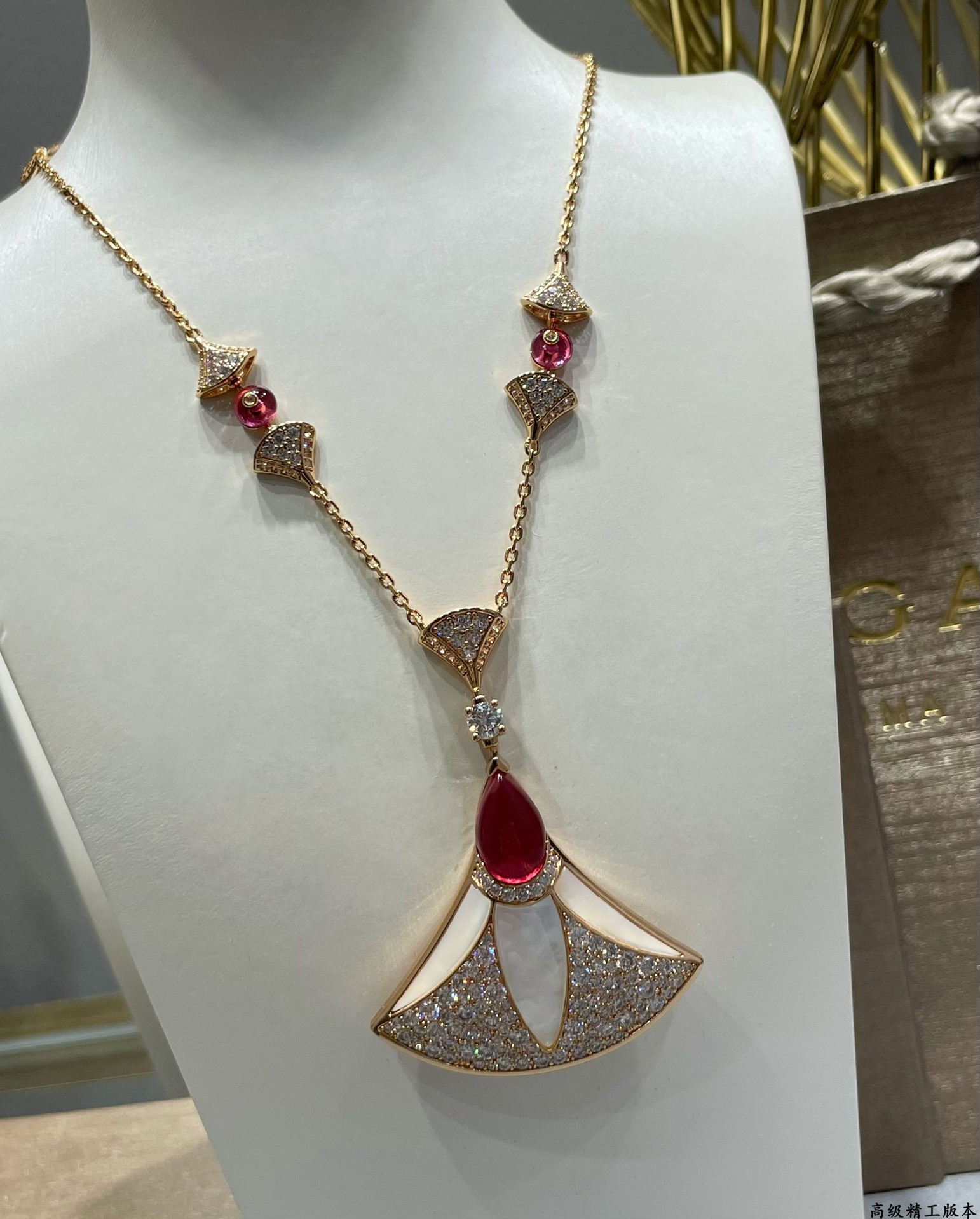 Bv1g*ai Roman fan Necklace