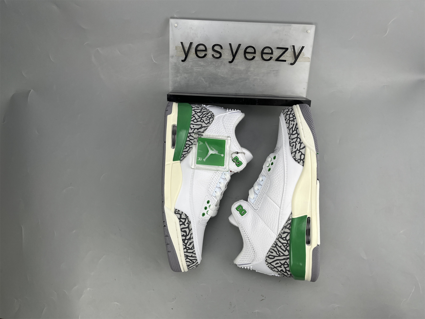 UA AIR JORDAN 3 RETRO LUCKY GREEN