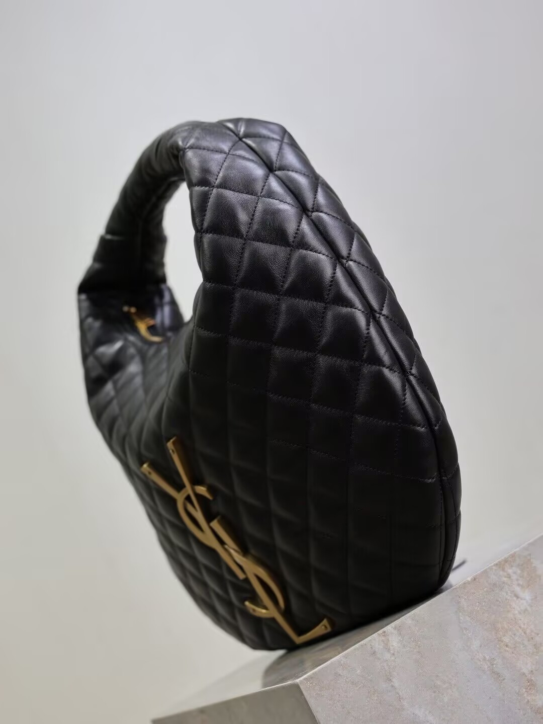 Y51 ICARE Hobo In Quilted Nappa 42x30x4cm