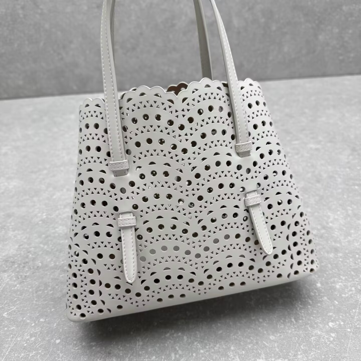 ALAÏA Mina 25 bag In Vienne Wave 25x20x13cm