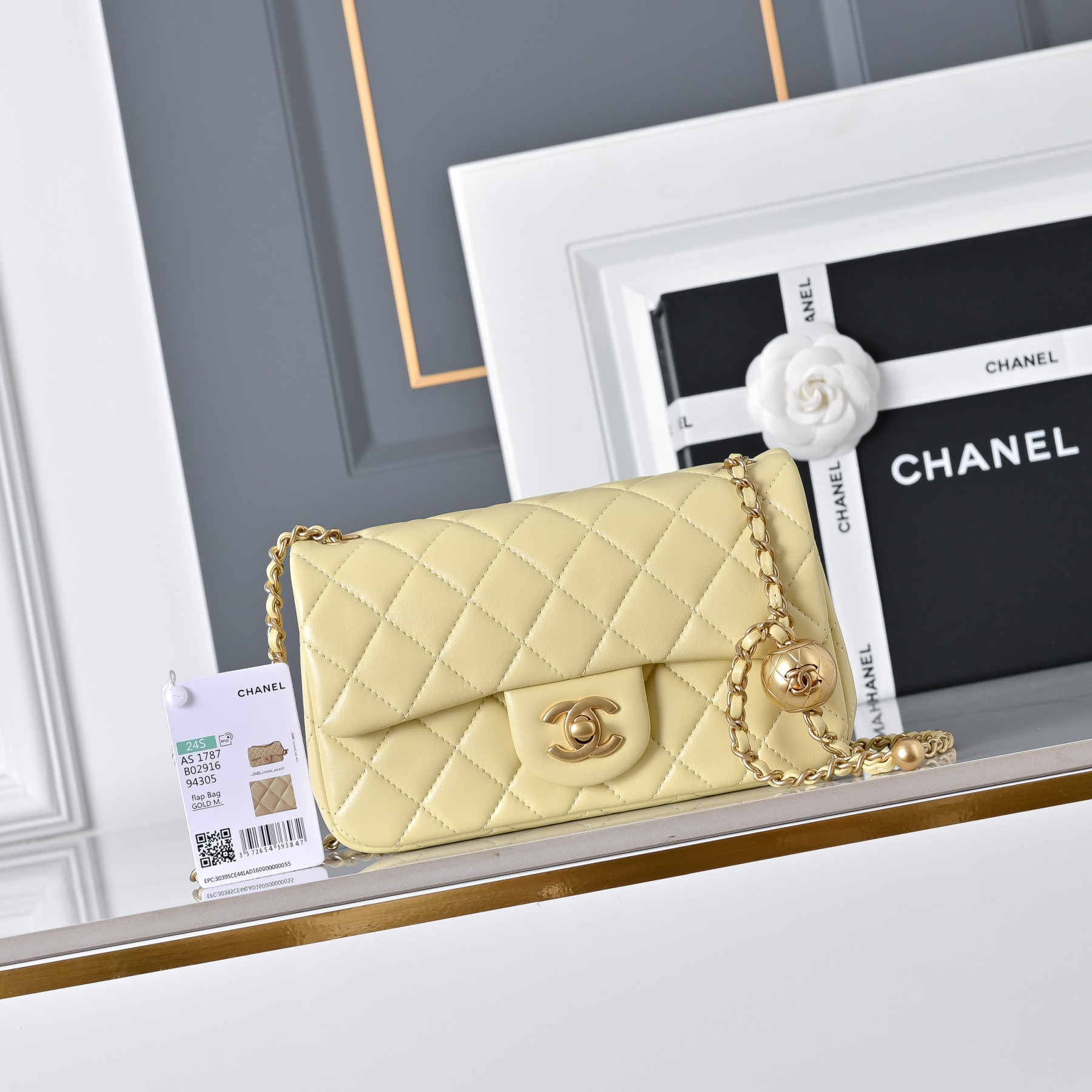 Ch**el Flap Bag Butter Yellow AS1787 20x13x7cm