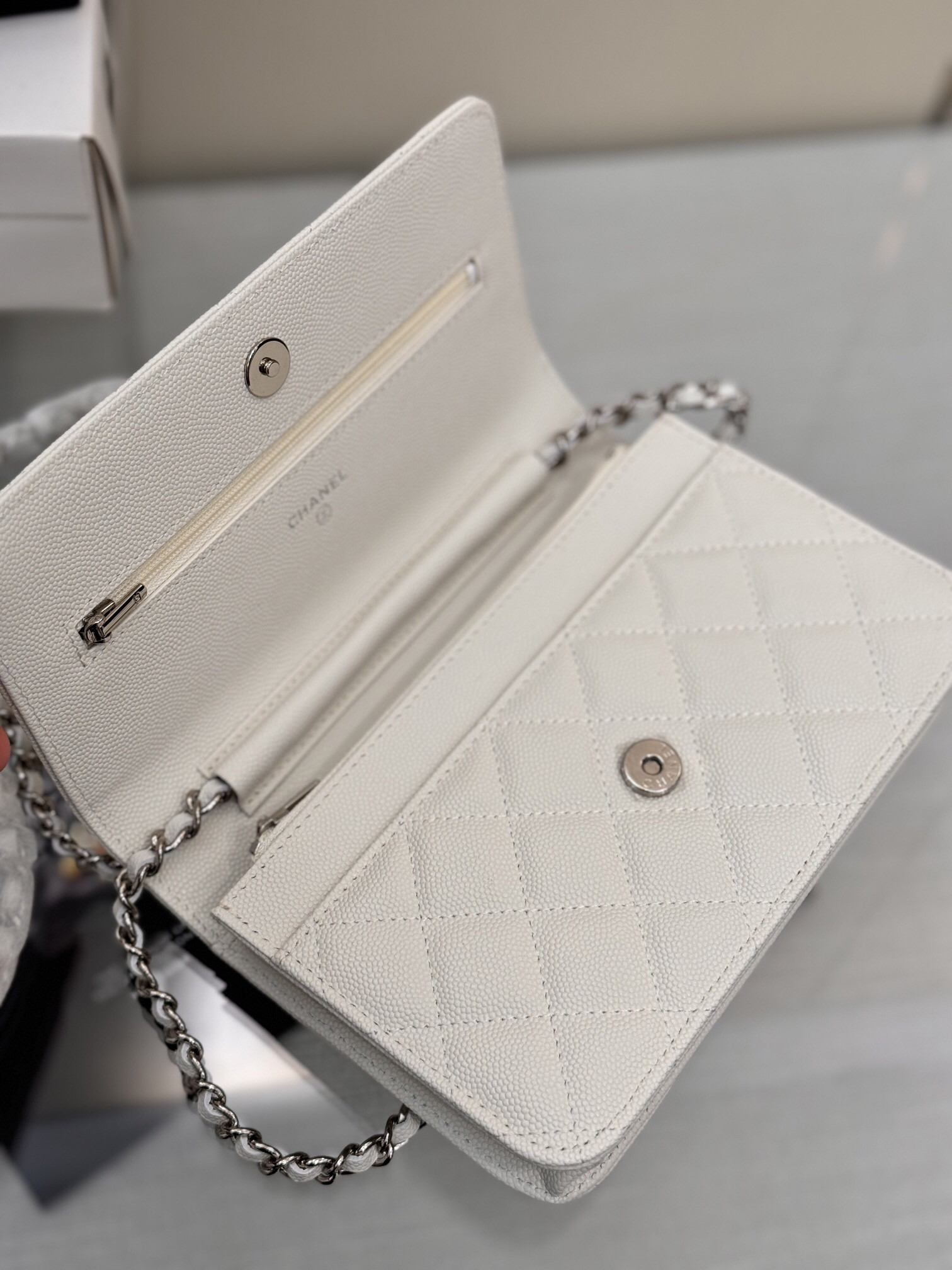 Ch**el WOC CLASSIC WALLET ON CHAIN 12.3x19.2x3.5cm