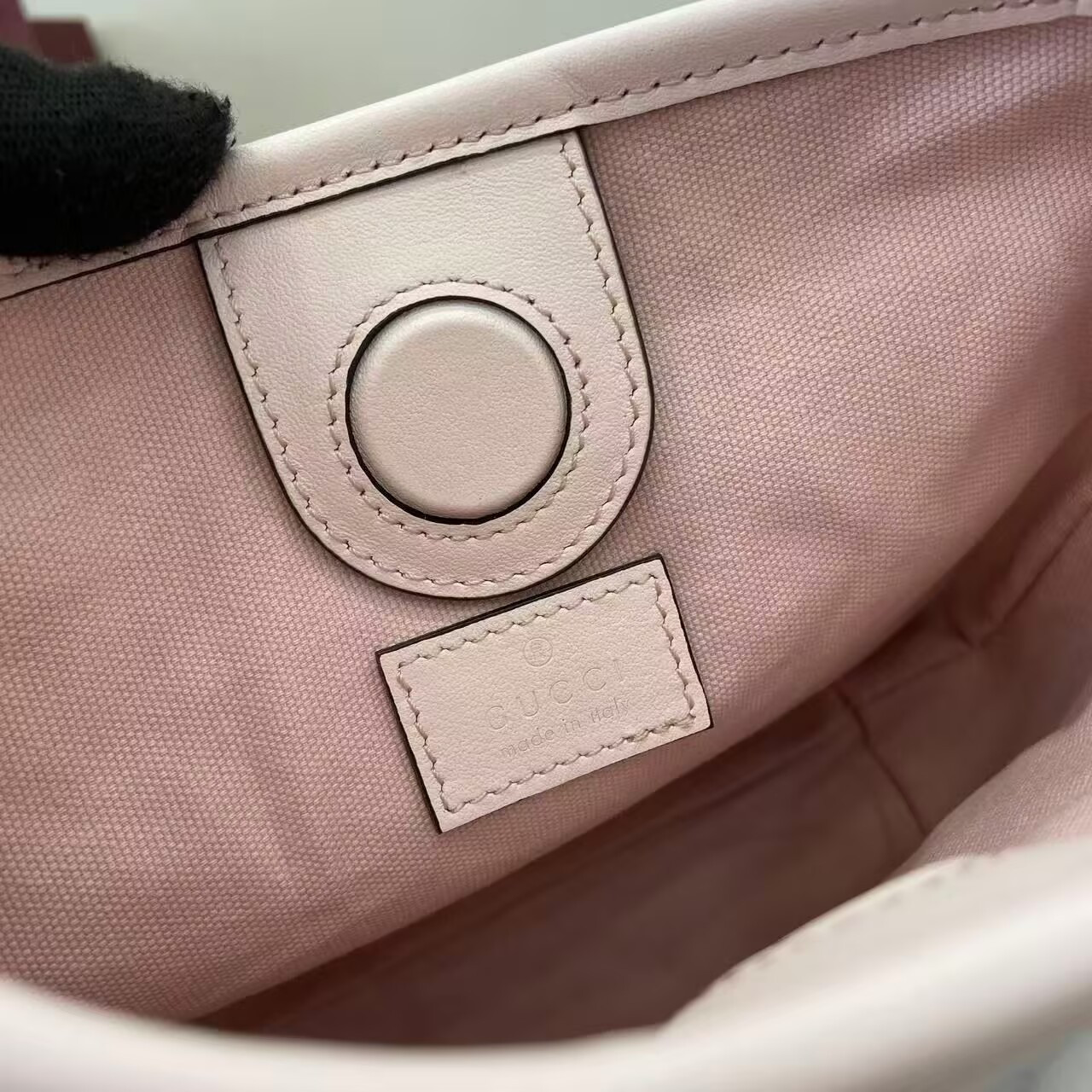 Gvc*1 GG Emblem Nano Bucket Bag 15x18x8cm